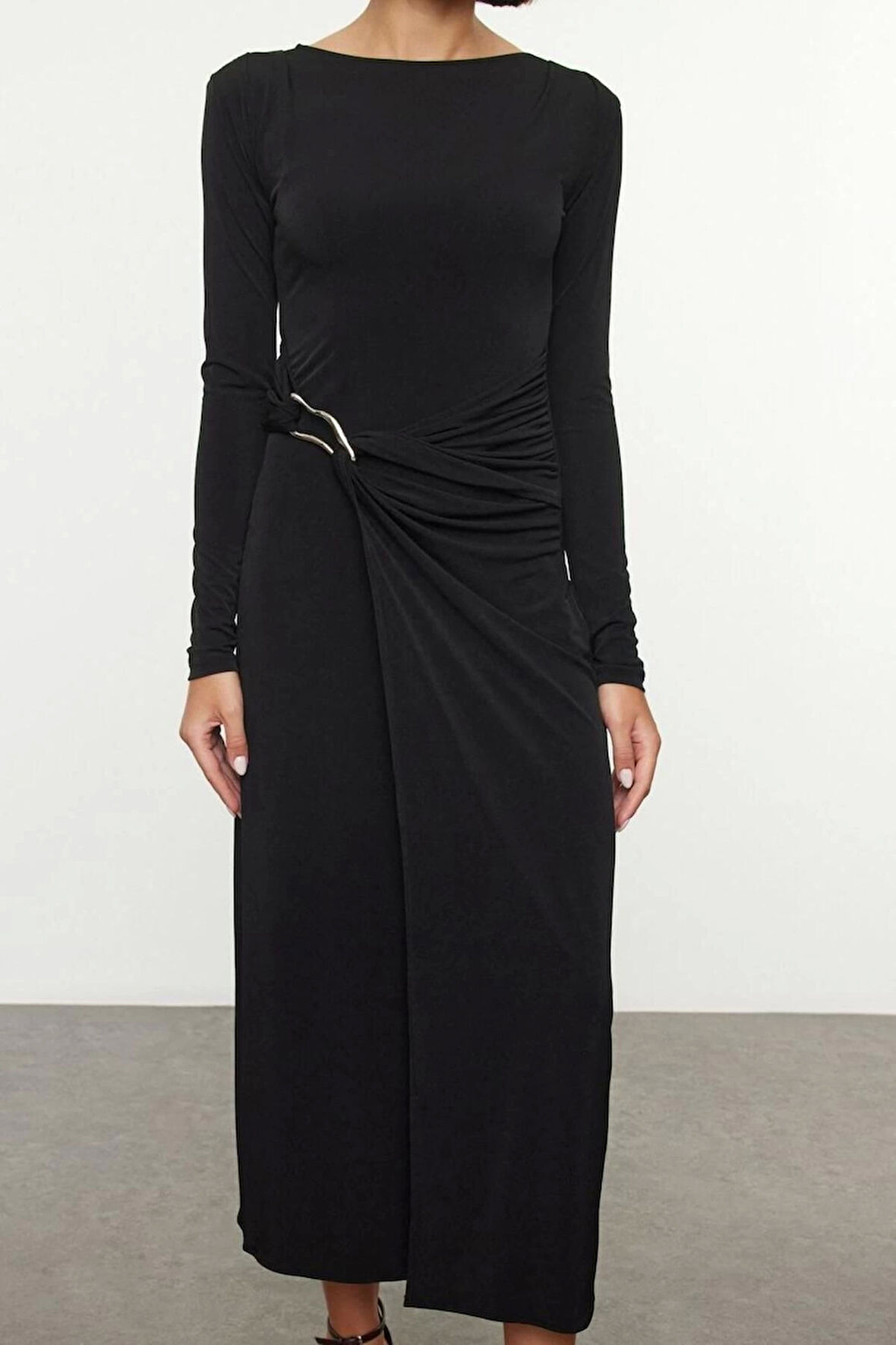 Kadın Moda Şık Maxi Boy Kayık Yaka Slim Aksesuar Detaylı Fitted Vücuda Otura Örme Elbise