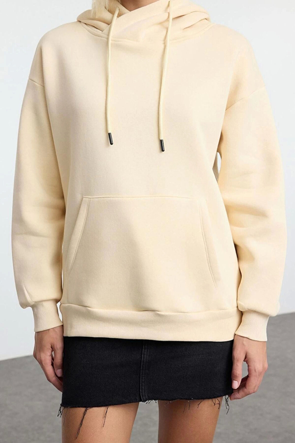Kadın Bol Asimetrik Yaka Düşük Kol Uzun Geniş Kalıp Kanguru Cepli Kalın İçi Polarlı Örme Sweatshirt