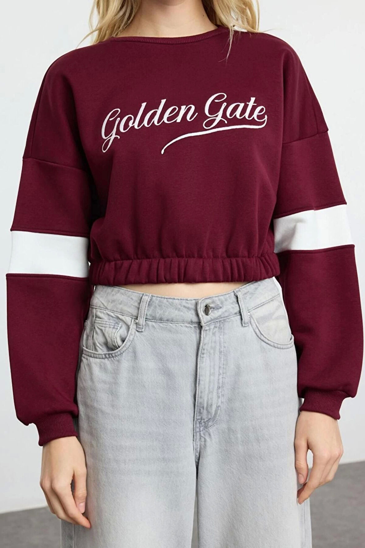 Kadın Relaxed Bisiklet Yaka Düşük Kol Crop Kalın Polarlı Rahat Kesim Slogan Nakışlı Örme Sweatshirt