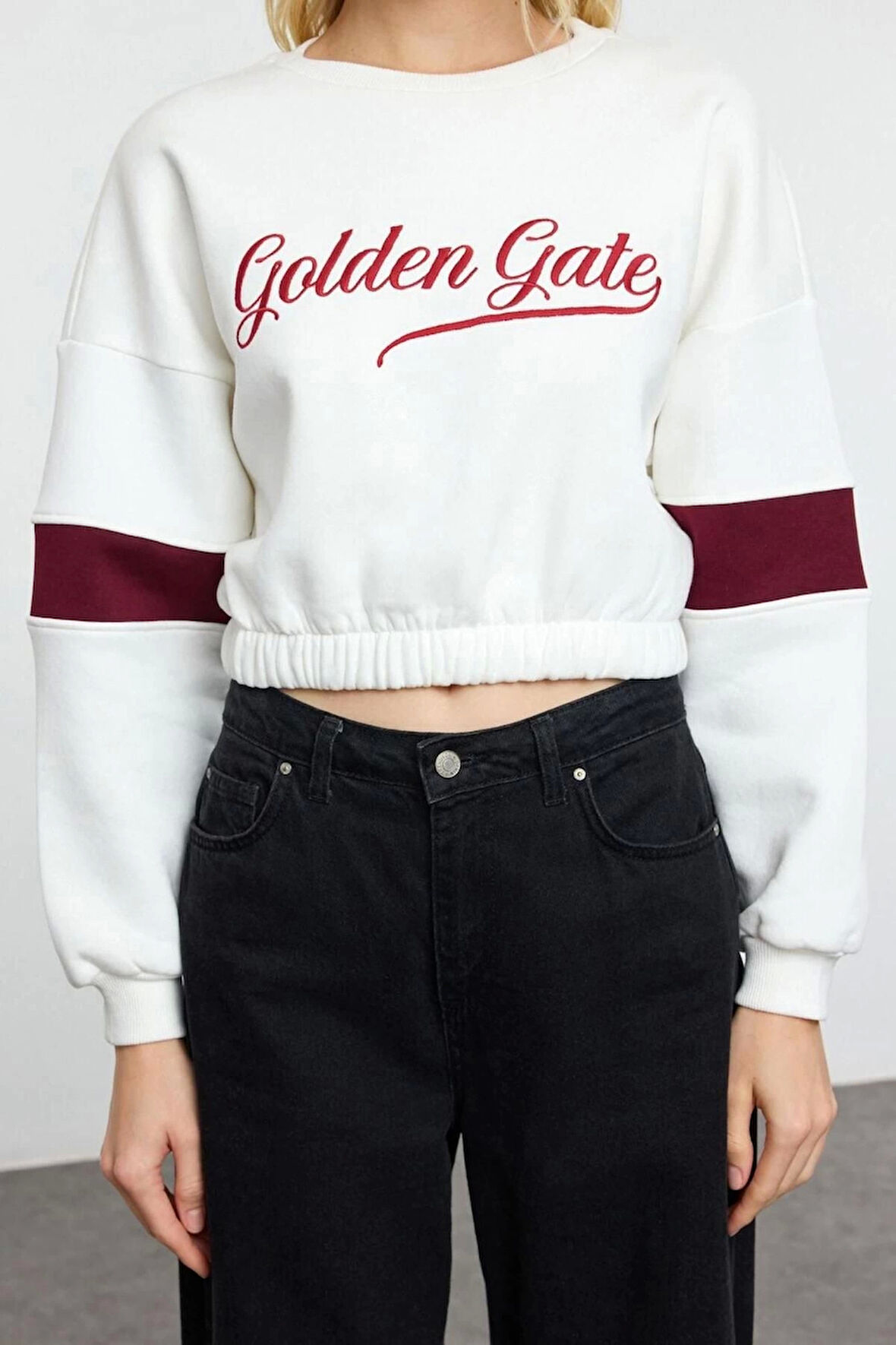 Kadın Relaxed Bisiklet Yaka Düşük Kol Crop Kalın Polarlı Rahat Kesim Slogan Nakışlı Örme Sweatshirt