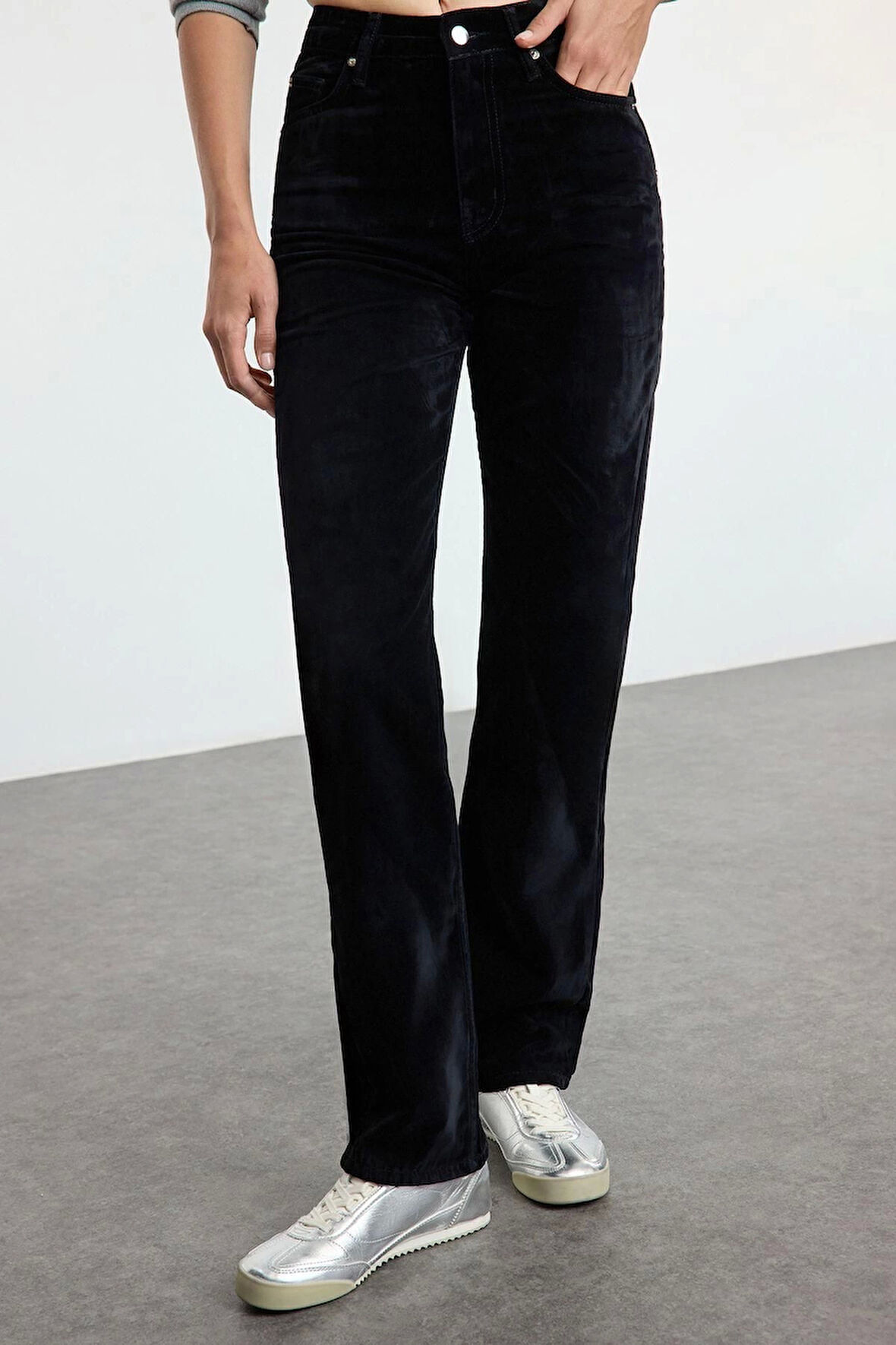 Kadın Moda Şık Kot Pantolon Boru Paça Regular Boy Denim Süet Görünümlü Yüksek Bel Straight Jeans