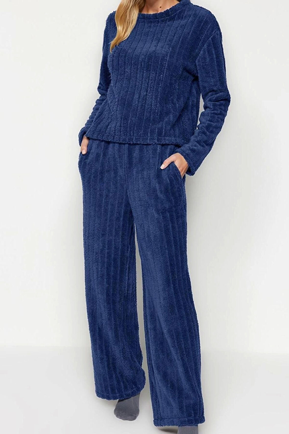 Kadın Moda Şık Bisiklet Yaka Boru Paça Uzun Kol Wellsoft Kışlık Örme Pijama Takımı