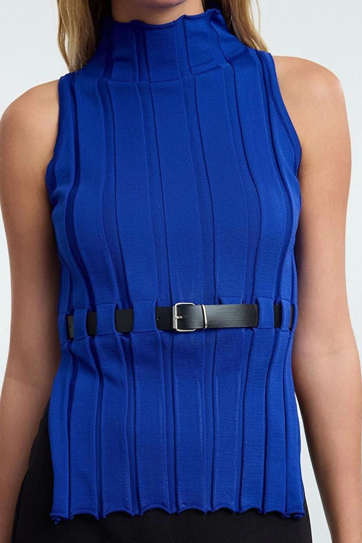 Kadın Moda Şık Dik Yaka Standart Kol Regular Kemerli Triko Süveter