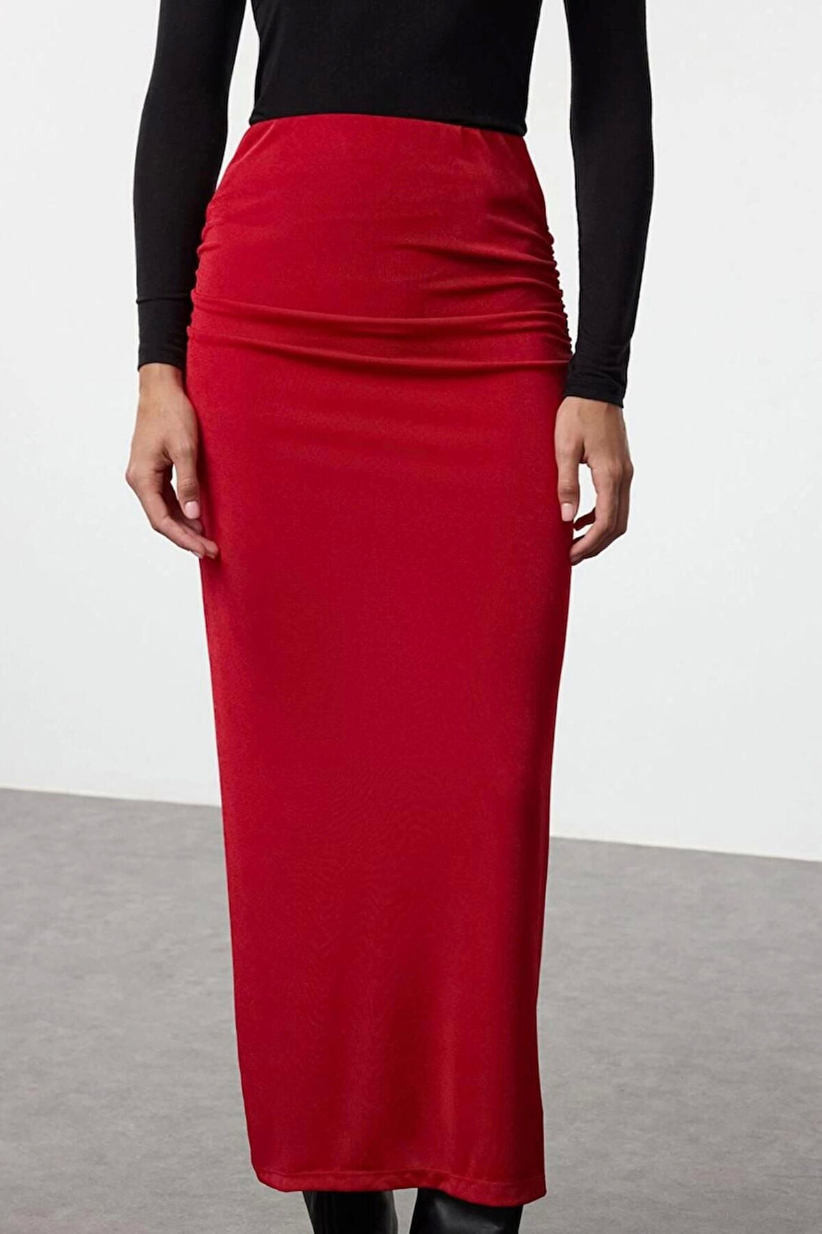 Kadın Moda Stil Maxi Astarsız Örme Premium Parlak Yüzeyli ve Yumuşak Dokulu Drapeli Maxi Örme Etek