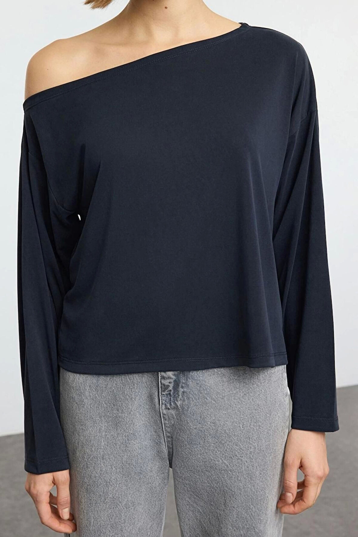 Kadın Moda Şık Regular Kayık Yaka Tek Kol Relaxed Kalıp Örme %100 Modal Kumaş Rahat Kesim Bluz