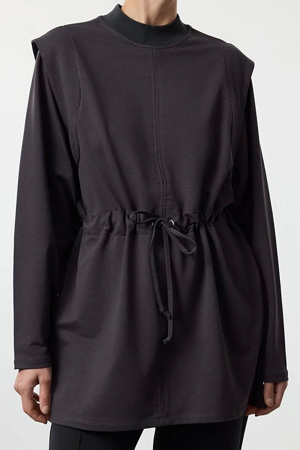 Kadın Tesettür Moda Şık Relaxed Bisiklet Yaka Düşük Kol Regular Bağçık Detaylı Sweatshirt