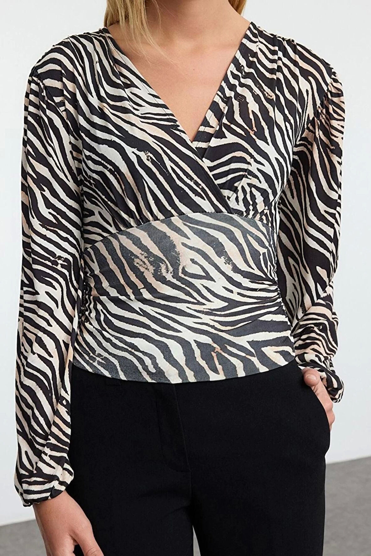 Kadın Moda Şık Regular Kruvaze Yaka Balon Kol Slim Kalıp Örme Büzgü Drape Detaylı Kollu Esnek Bluz