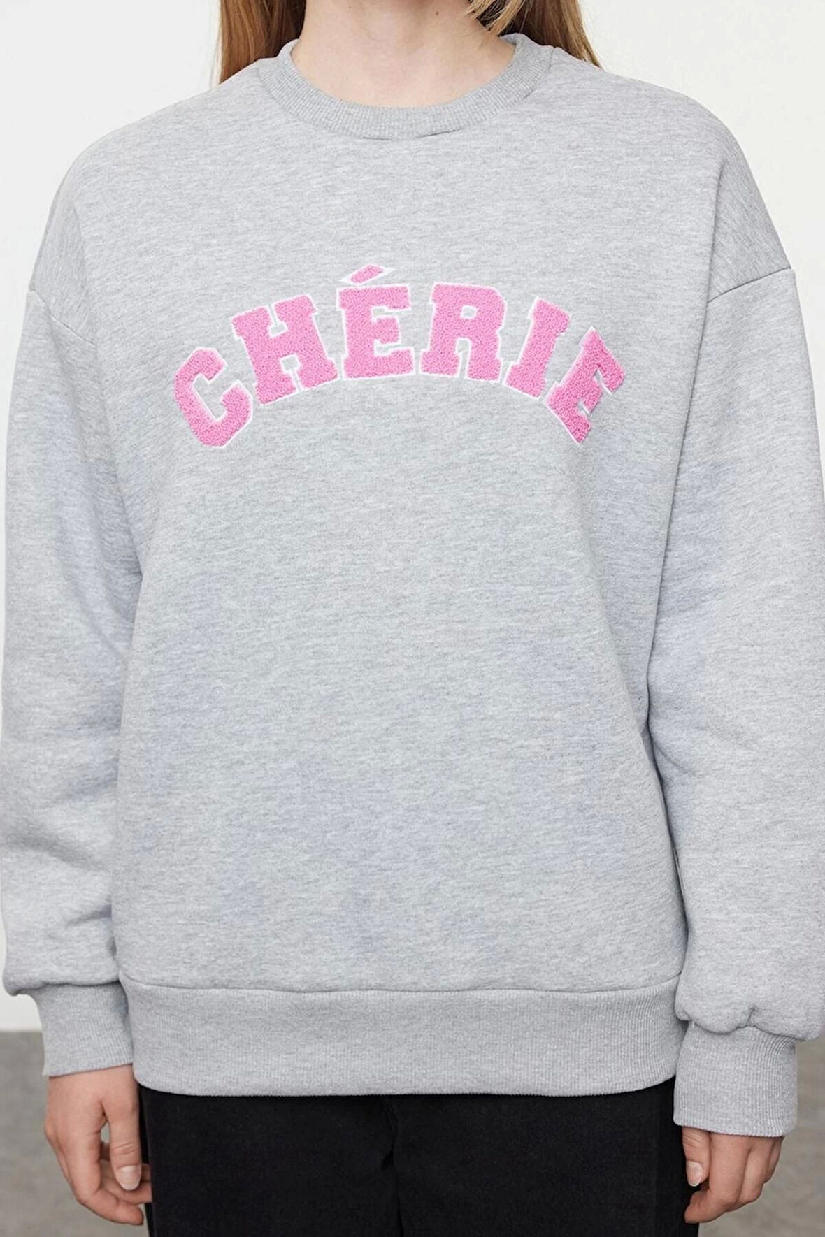 Kadın Oversize Bisiklet Yaka Düşük Kol Uzun Kalın Polarlı Rahat Kesim Slogan Nakışlı Örme Sweatshirt