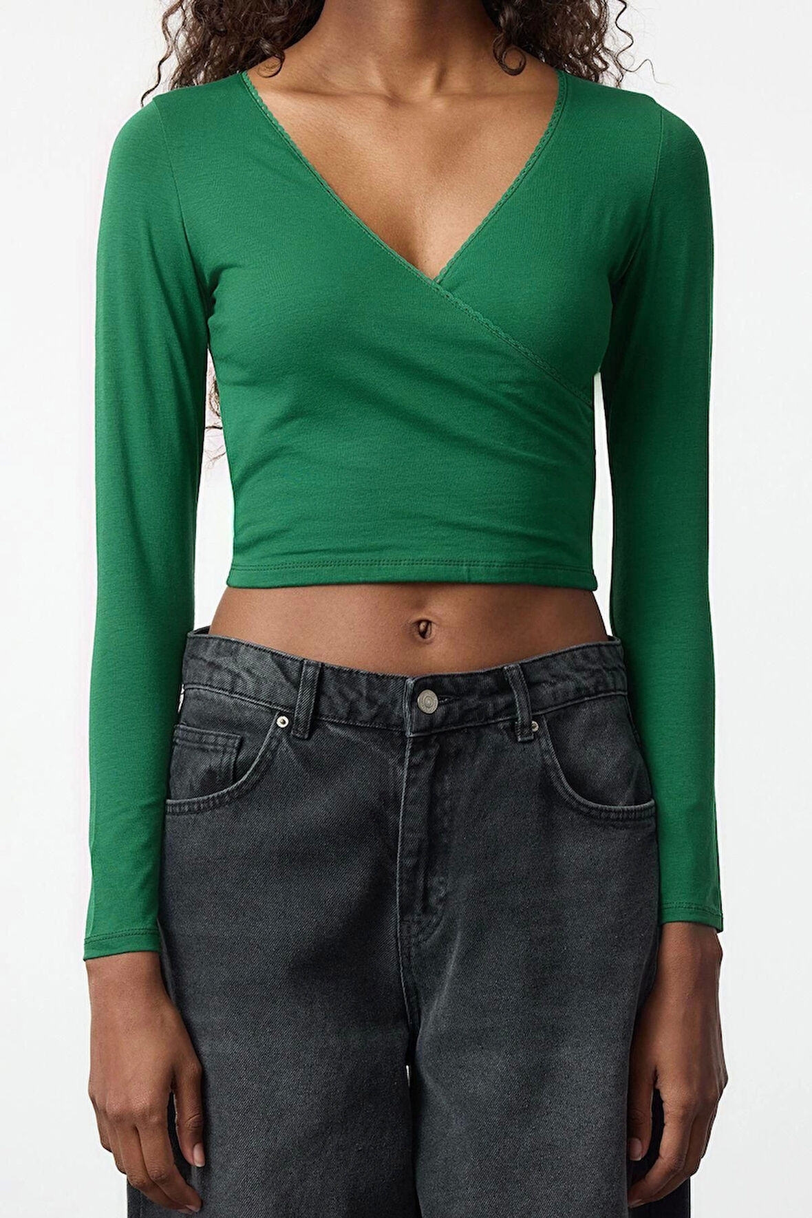 Kadın Moda Şık Crop Kruvaze Yaka Slim Kalıp Örme Derin Yaka Dantel Detaylı Kol Pamuklu Esnek Bluz