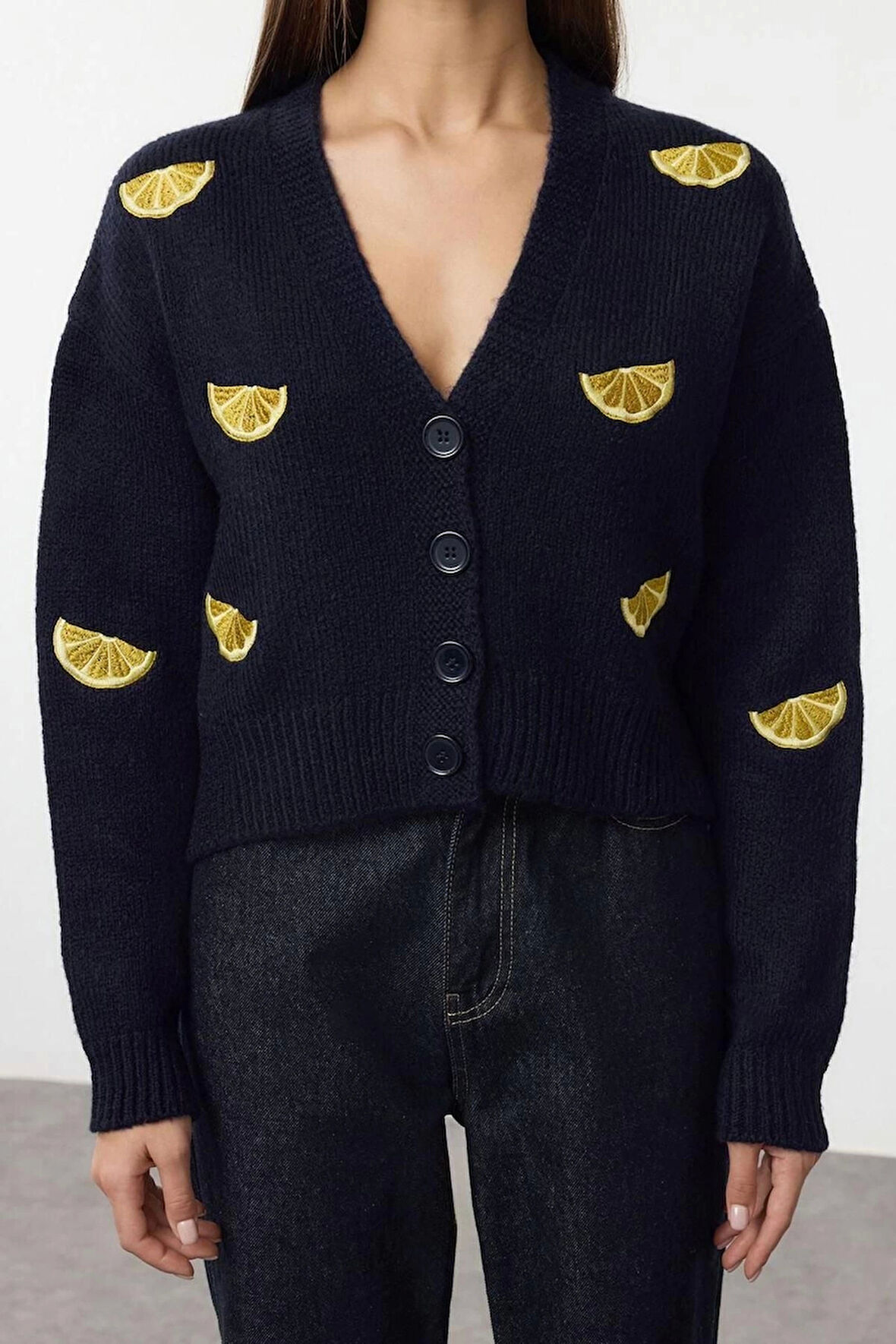 Kadın Moda Şık V Yaka Düşük Kol Regular Yumuşak Dokulu Nakış Detaylı Triko Hırka