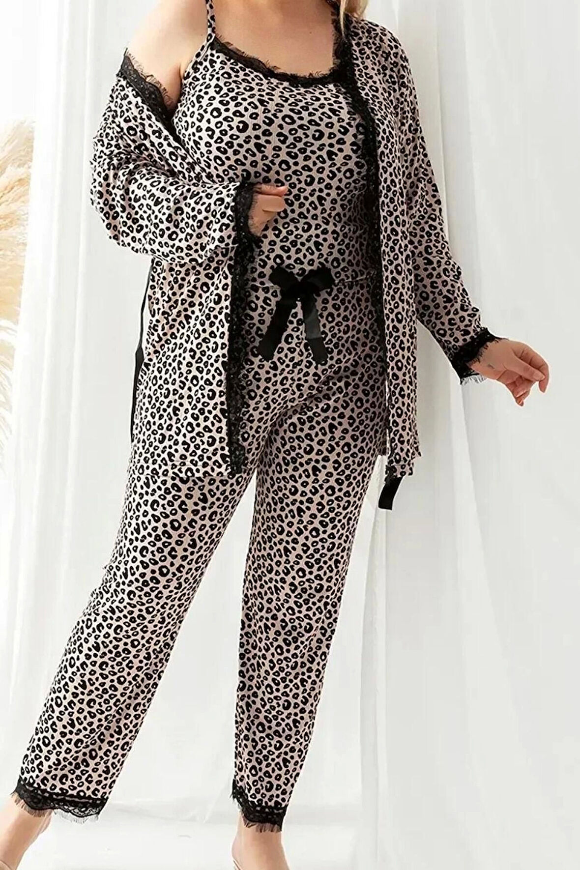 Kadın Büyük Beden Boru Paça Askılı Kol Leopar Desenli 3lü Paket Dantelli Örme Pijama Takımı