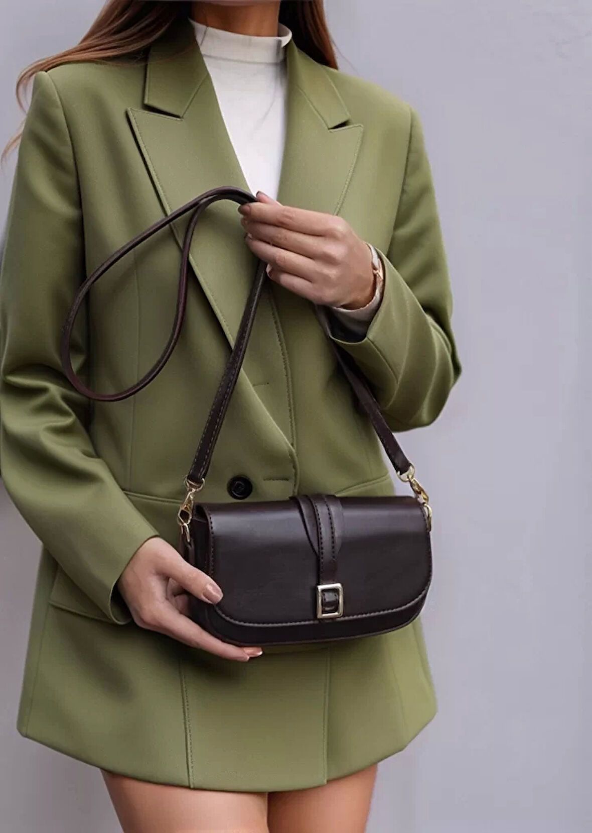 Kadın Minimalist Çapraz Askılı Suni Deri Çanta Günlük ve Şık Kullanım Modern Stil Trend Tasarım
