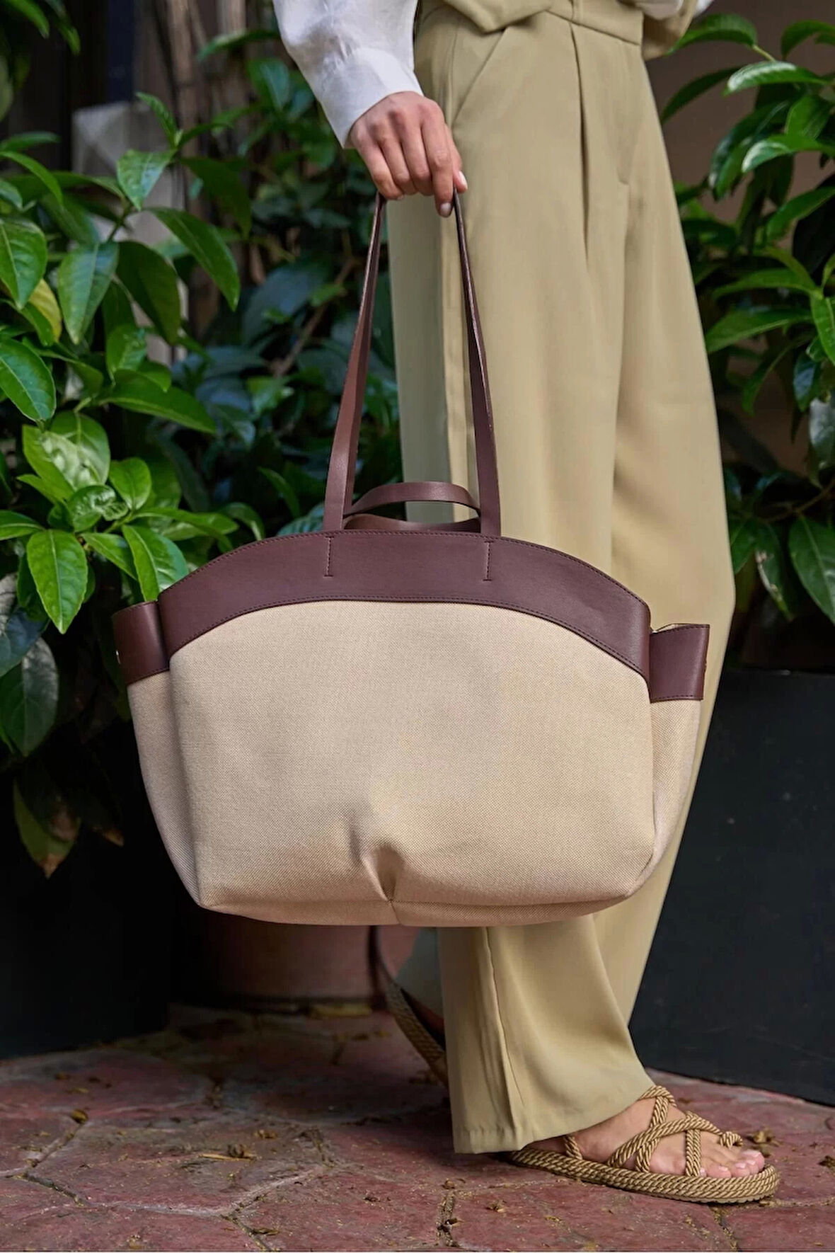 Kadın Büyük Tote Çanta Suni Deri Detaylı Geniş Hacimli Omuz Çantası Modern Stil Özel Tasarım