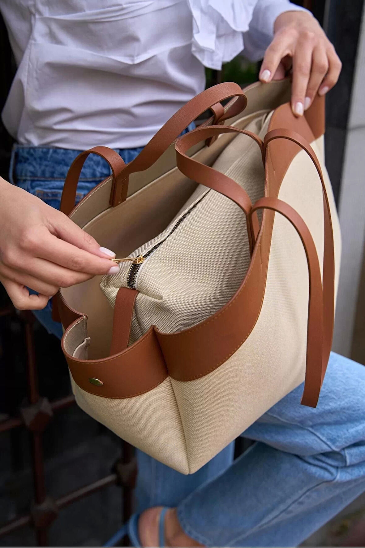 Kadın Büyük Tote Çanta Suni Deri Detaylı Geniş Hacimli Omuz Çantası Modern Stil Özel Tasarım