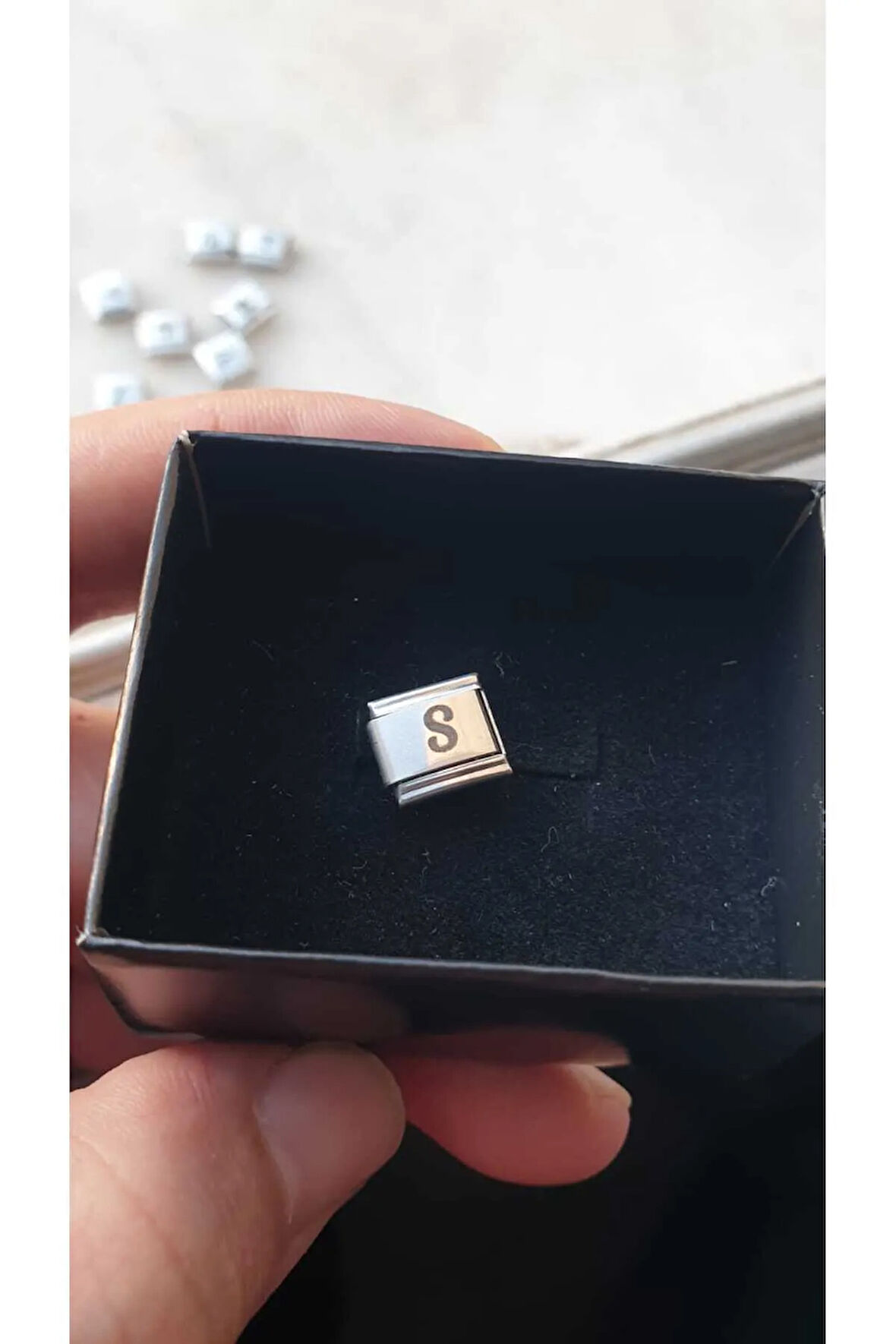 İTALYAN ÇELİK CHARM NOMİ ÇELİK CHARM S HARFİ İSİM TARİH BAŞ HARF YAZILIR 9 MM  FMACCESORİES