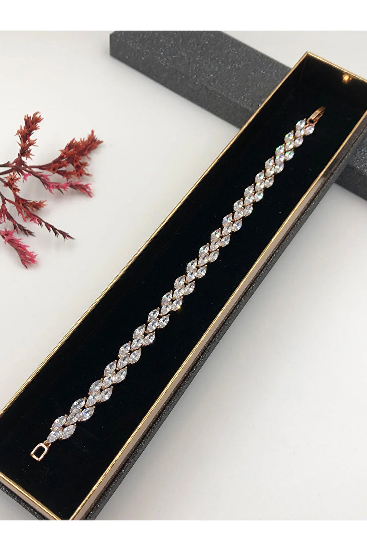 Şıklığın Tamamlayıcısı! Xuping Rose Renk Kadın Bileklik Bakır Renk 17 Cm kutulu Renk Atmaz