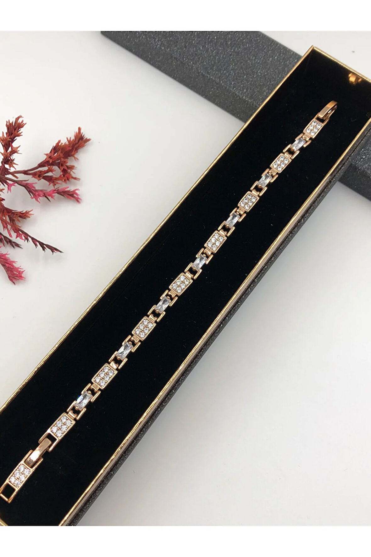 Şıklığın Tamamlayıcısı! Xuping Rose Renk Kadın Bileklik Bakır Renk 19 Cm kutulu Renk Atmaz