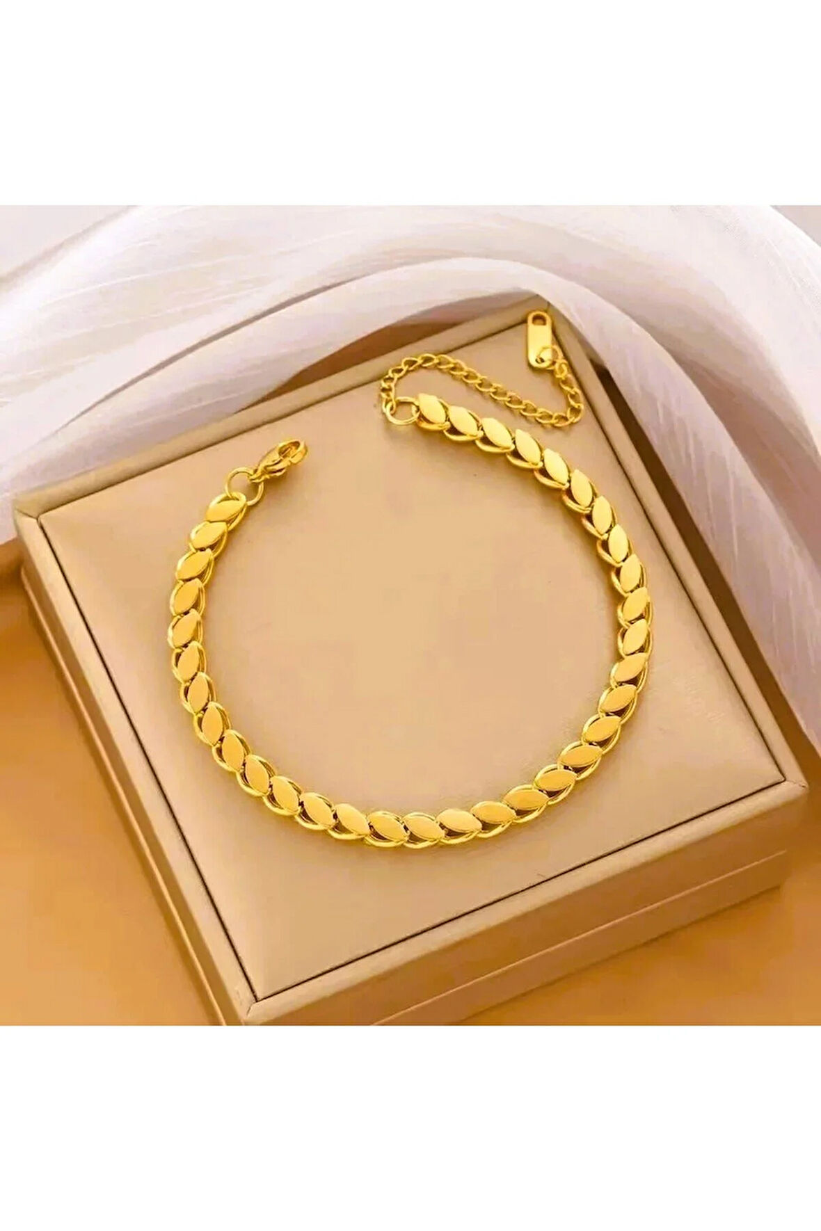 Evrim Akdamar- Çelik Bileklik