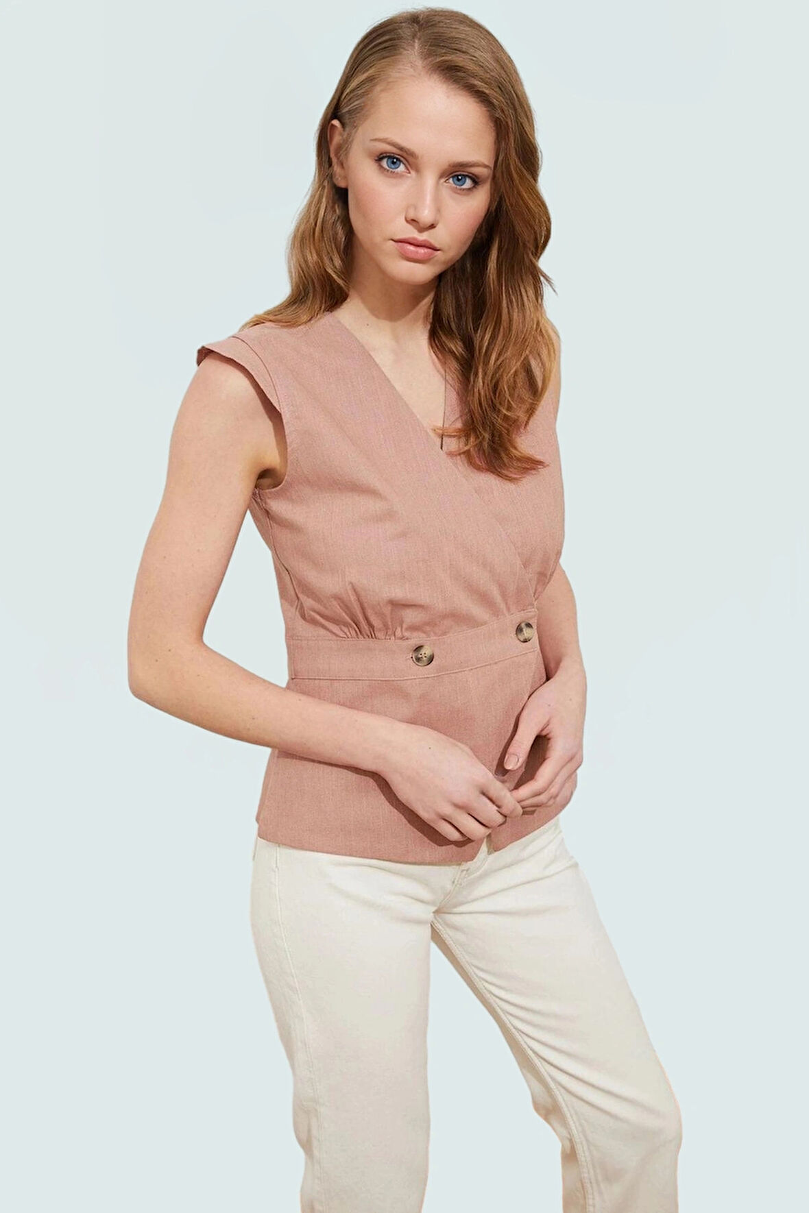 Yazlık Kolsuz Bluz Pamuklu Keten Görünümlü V Yaka Düğmeli Rahat Kesim Özenle Seçilmiş