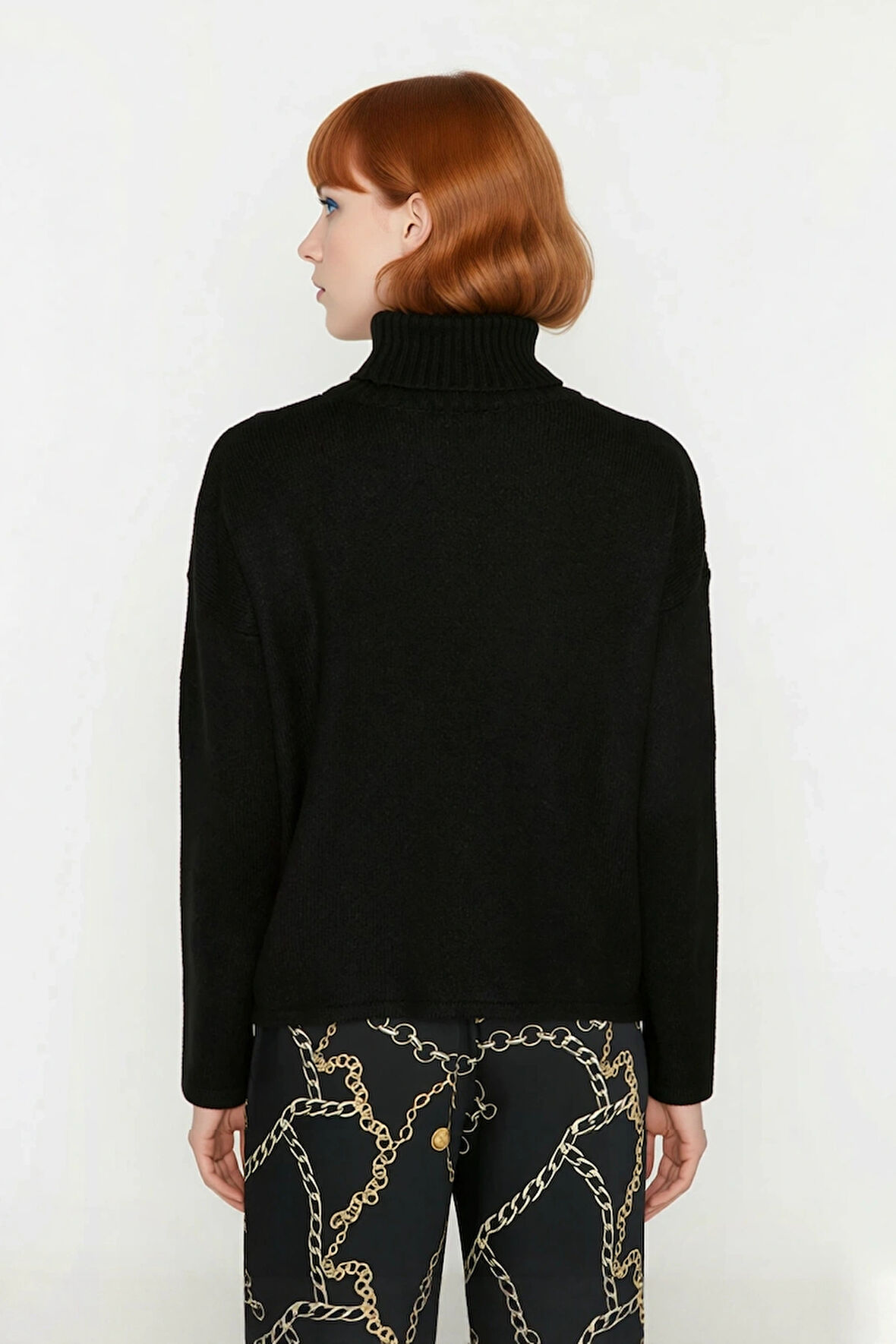 Kadın Şık Regular Kesim Akrilik Triko Kazak Choker Yaka Tül Detayıyla Gündüzden Geceye Zarafet