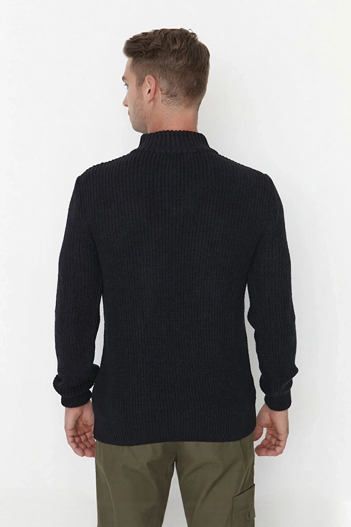 Erkek Basic Regular Fit Fermuarlı Dik Yaka Selanik Örgü Triko Kazak Günlük Stilinize Modern Dokunuş.