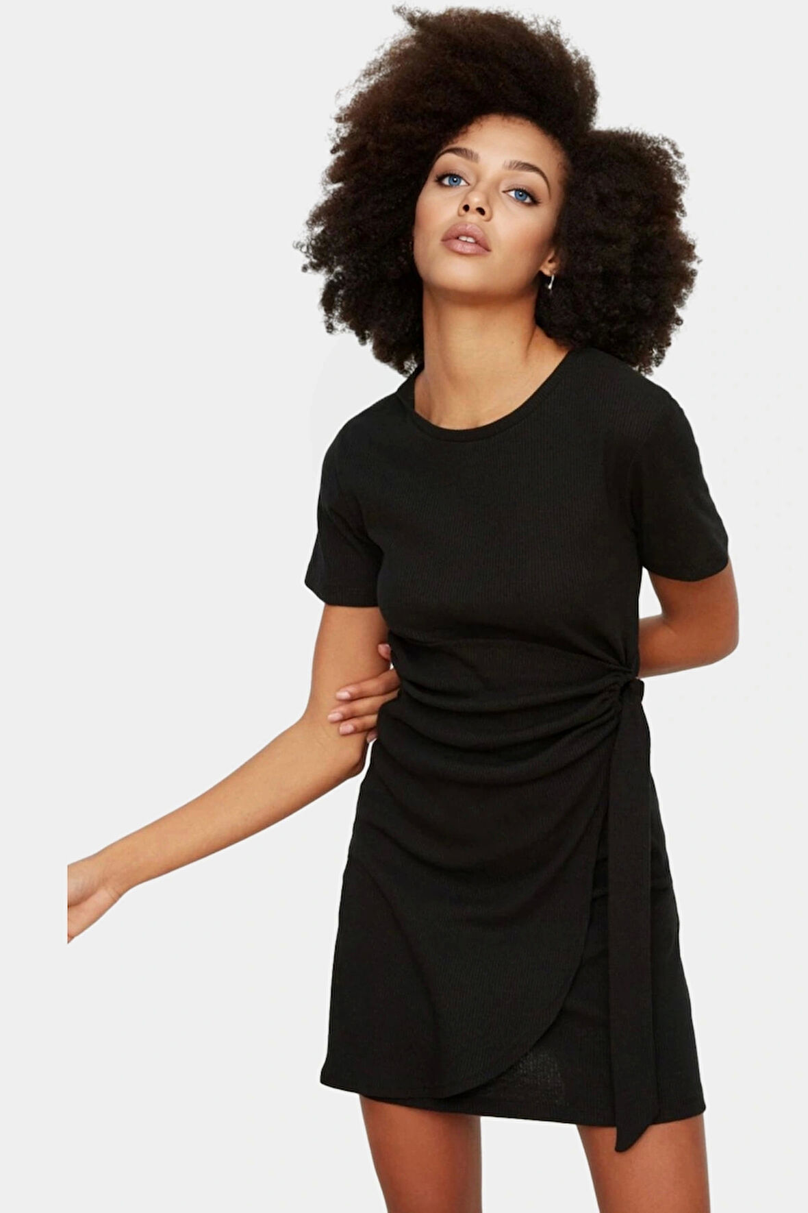 Bağlama Detaylı Örme Mini Elbise Konforlu ve Şık Bir Stil Trend Tasarım Zarifane