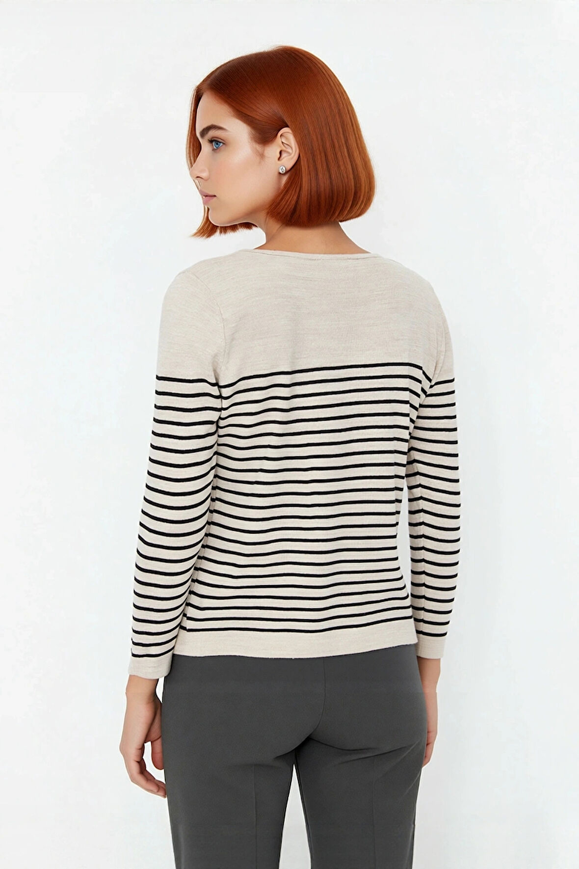 Kadınların Kış Gardırobu İçin Konforlu Akrilik Gri Çizgili Bisiklet Yaka Triko Kazak Kaliteli