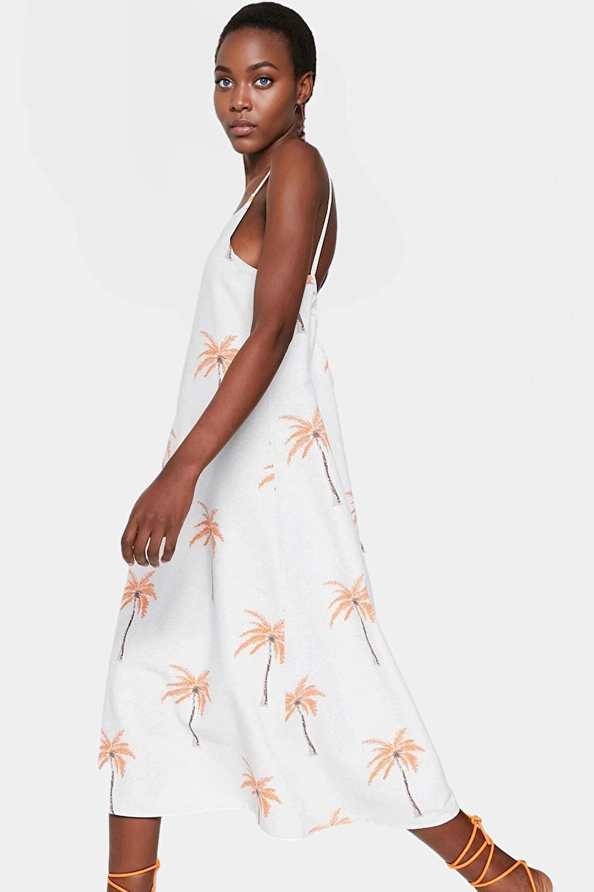 Rahat Kesim Kolsuz Çiçekli Elbise Viskoz ve Poliamid Karışımı Midi Boy Trend Tasarım