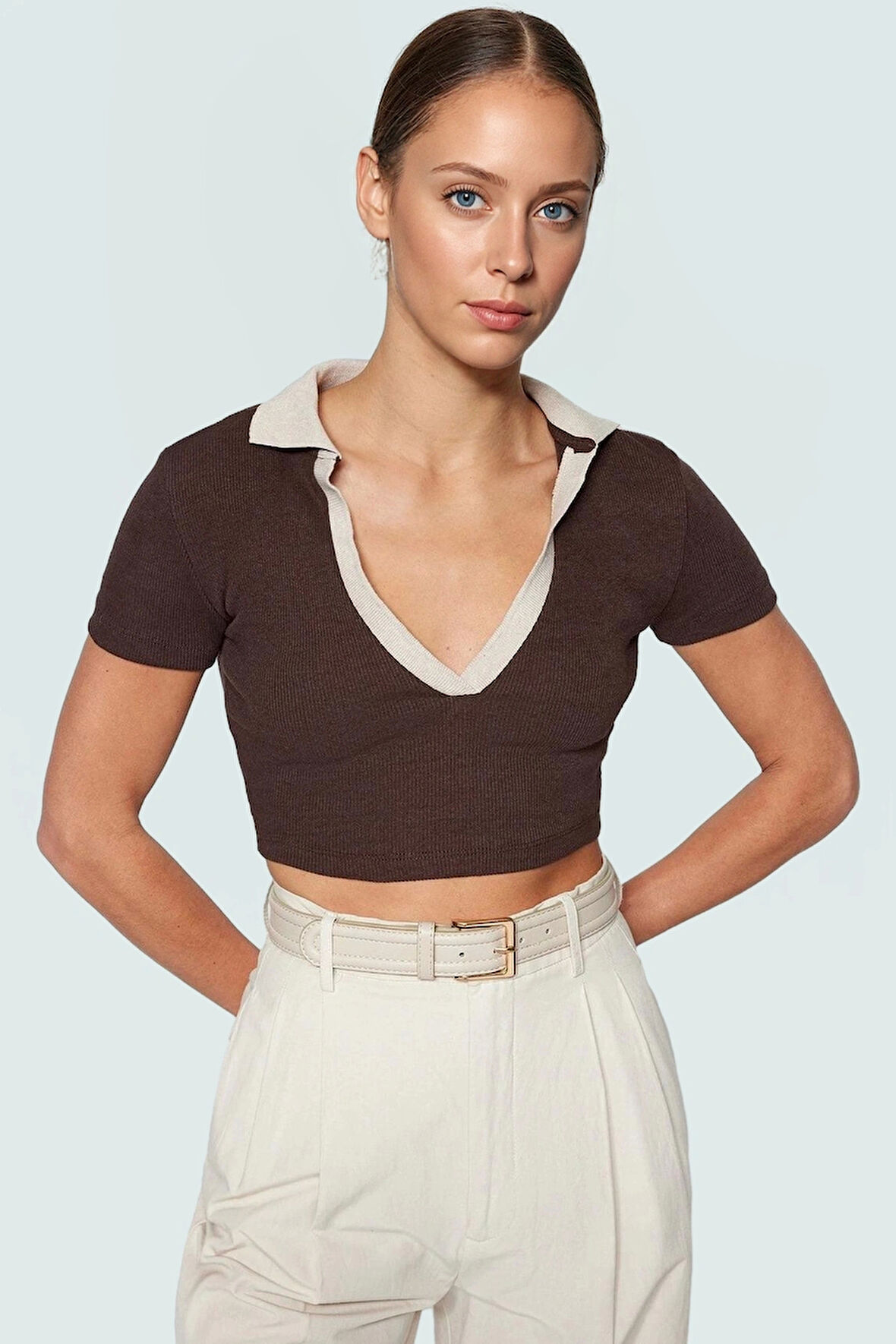 Polo Yaka Fitted Crop Bluz Kısa Kollu Polyester Pamuk Karışımı Yazlık Konforlu Kesim