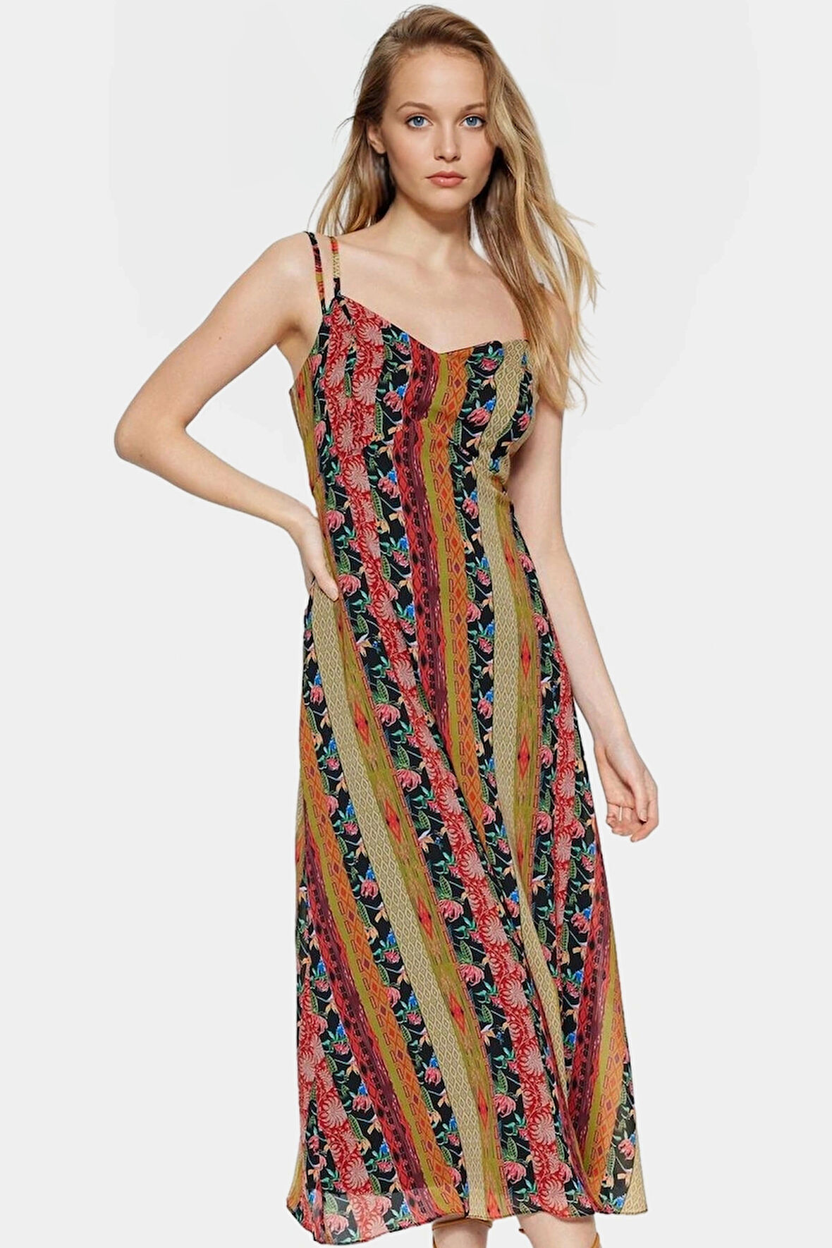 Şık ve Rahat Yazlık Maxi Elbise A Line Kolsuz Etnik Desenler Seçkin Malzeme Premium Kalite