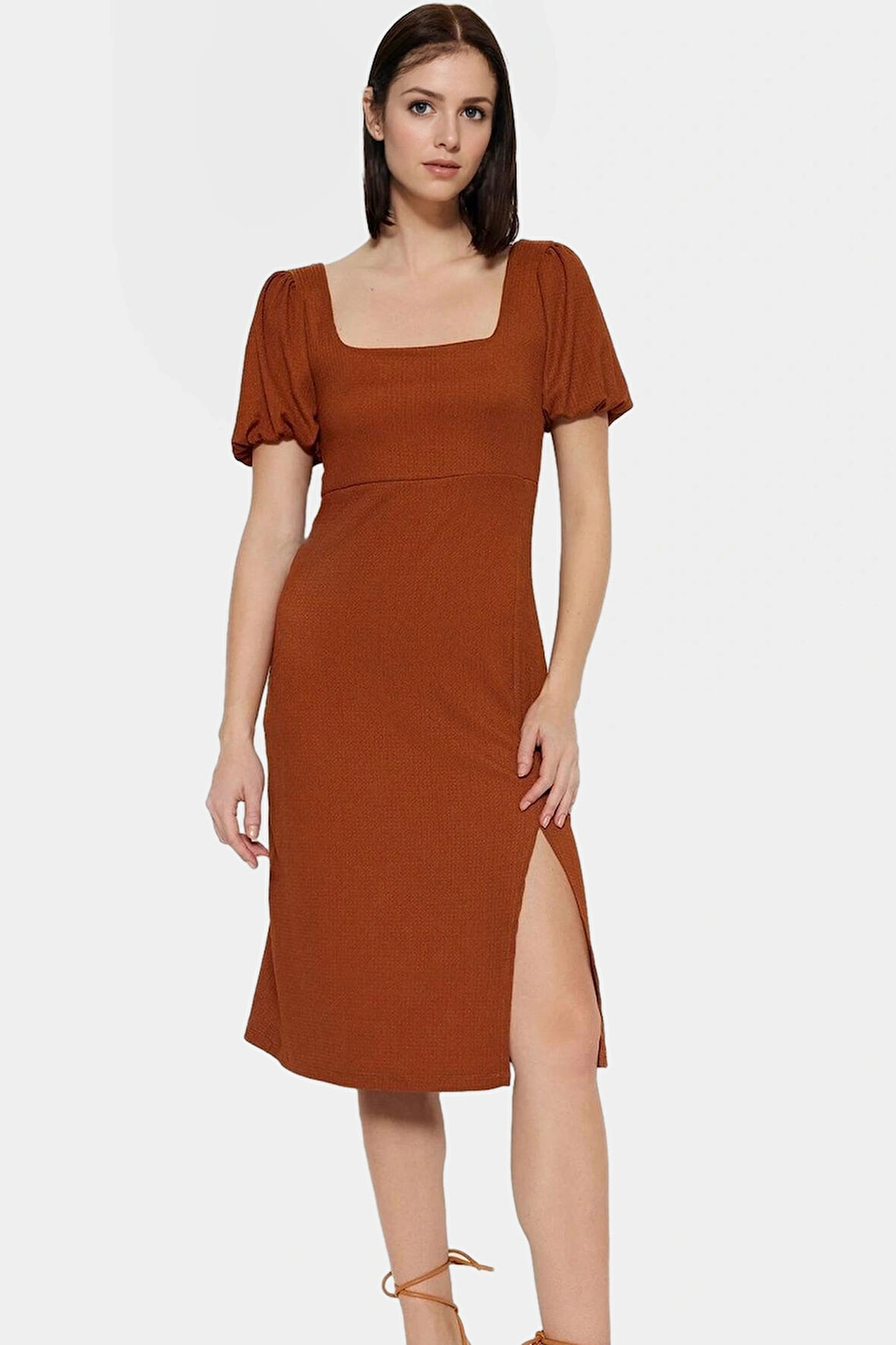 Rahat ve Şık Polyester Elbise Midi Boy Yırtmaç Detay Balon Kol Konforlu Kesim Premium Kalite