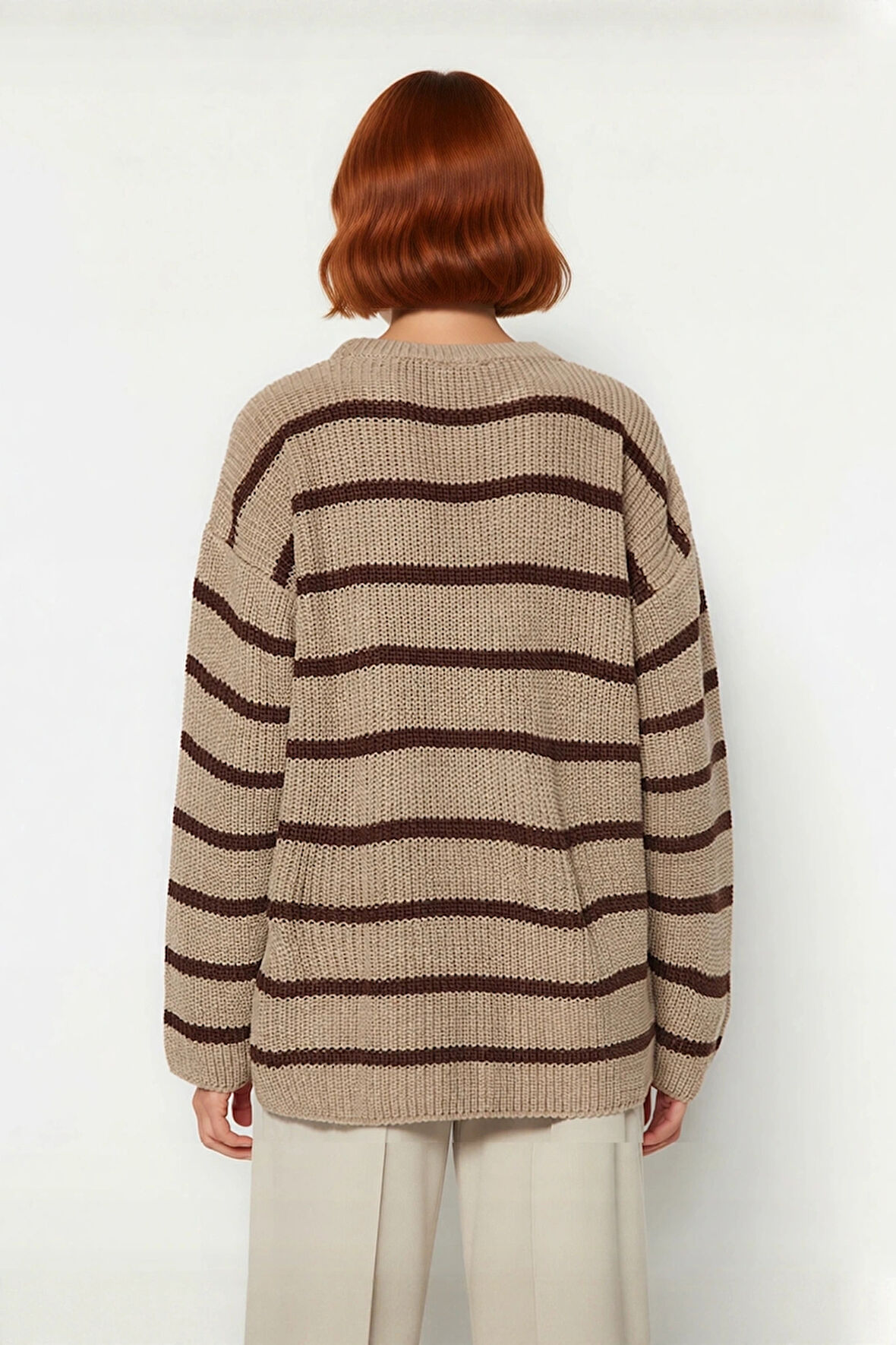 Kadın Çizgili Oversize Triko Kazak Bisiklet Yaka Tasarımı ile Uzun Kollu Kış Günlerinin Yıldızı