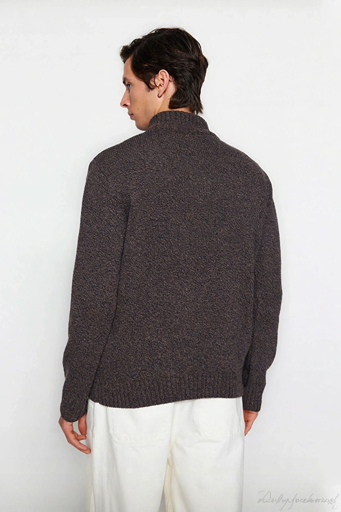 Erkek Gri Kalın Triko Düğmeli Dik Yaka Kazak Casual Ortamlar İçin Konforlu ve Şık Tasarım Kaliteli