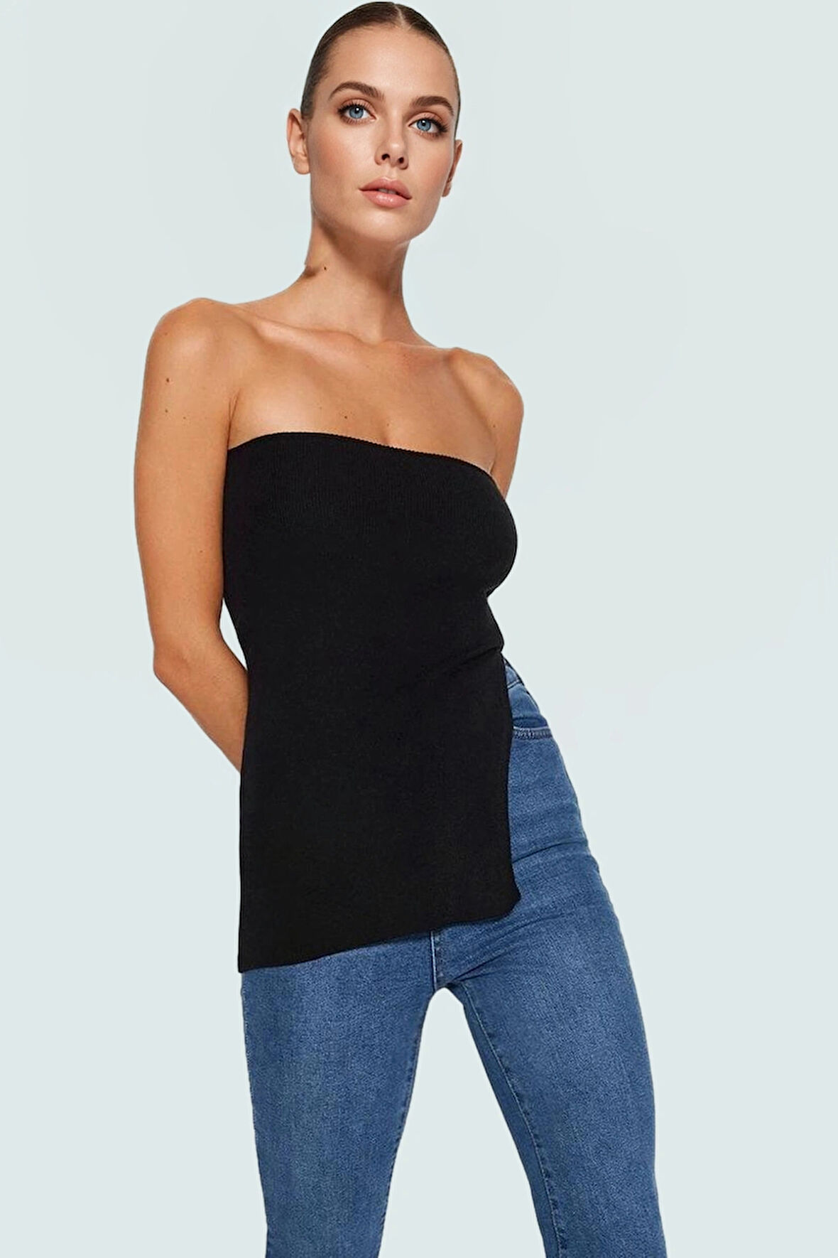 Design Koleksiyonu Straplez Bluz Triko Kumaş Yırtmaç Detaylı Şık Gece Elbisesi Modern Stil