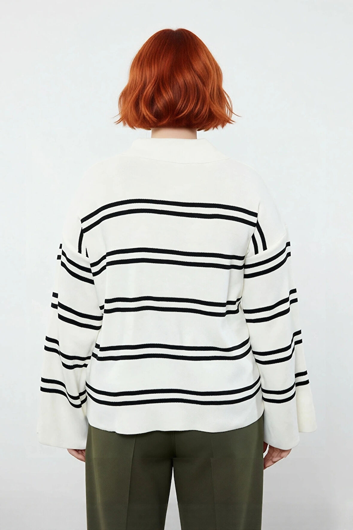 Kadın Triko Çizgili Polo Yaka Kazak Relaxed Kesimiyle Konforlu Ve Şık Bir Kış Kombini Yaratır
