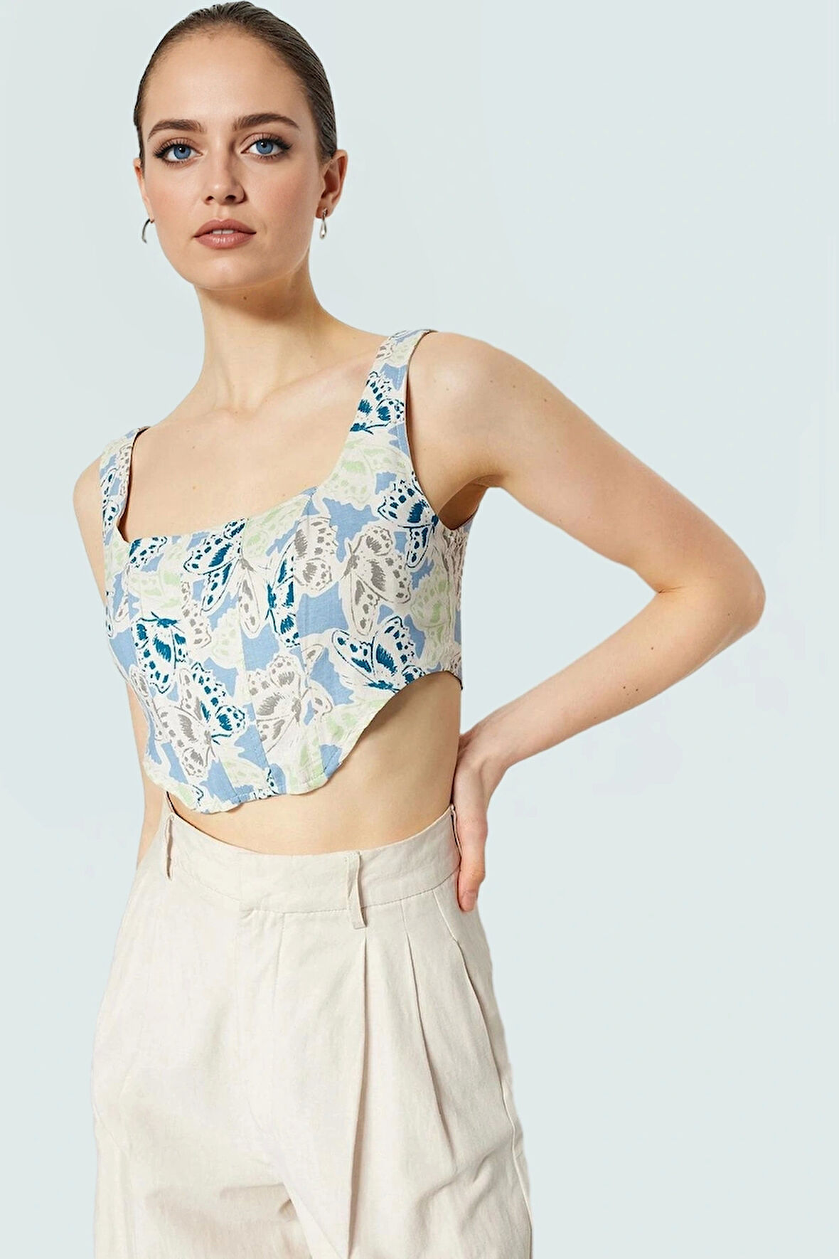 Basic Koleksiyon Fitted Crop Bluz Kare Yaka Çok Çiçek Desenli Dokuma Uzun Ömürlü