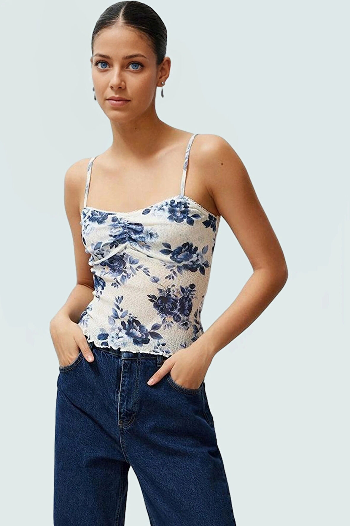 Çiçekli Crop Bluz Polyester Örme Kumaş Kalp Yaka İnce Askılı Yazlık Zarifane Tasarım