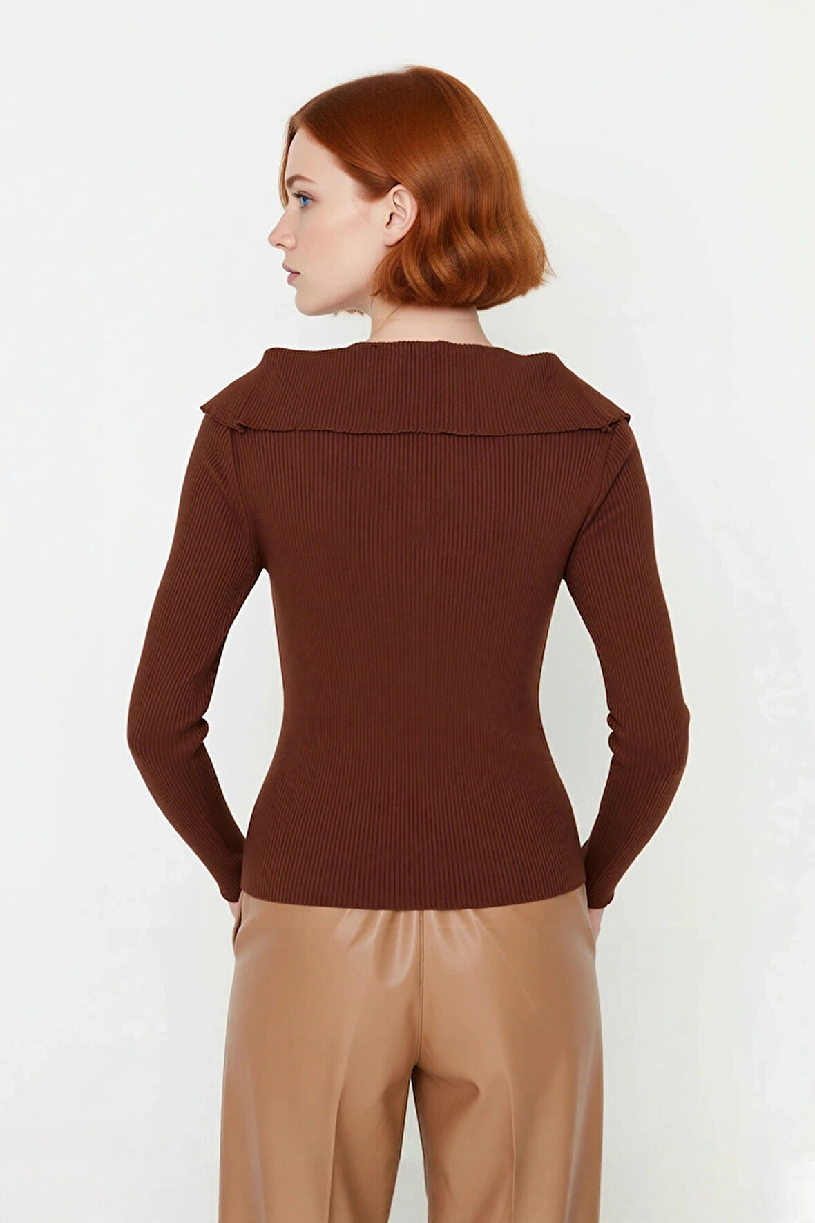 Kadın Modern Fitted Triko Bluz Devrik Carmen Yaka İnce Fitilli Dokuma Uzun Kol Crop Tasarım