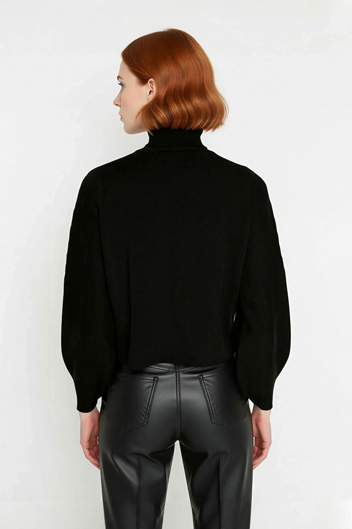 Kadın Basic Oversize Balıkçı Yaka Triko Kazak Standart Kol Rahatlığıyla Kış Sezonu Vazgeçilmezi