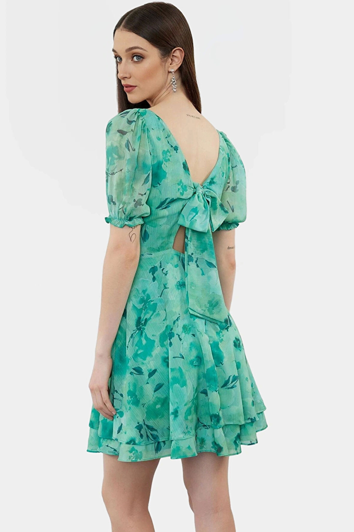 Yazlık Kadın Mini Elbise Polyester Şifon Dokuma Astarlı Şık Görünüm Özenle Seçilmiş Modern Stil