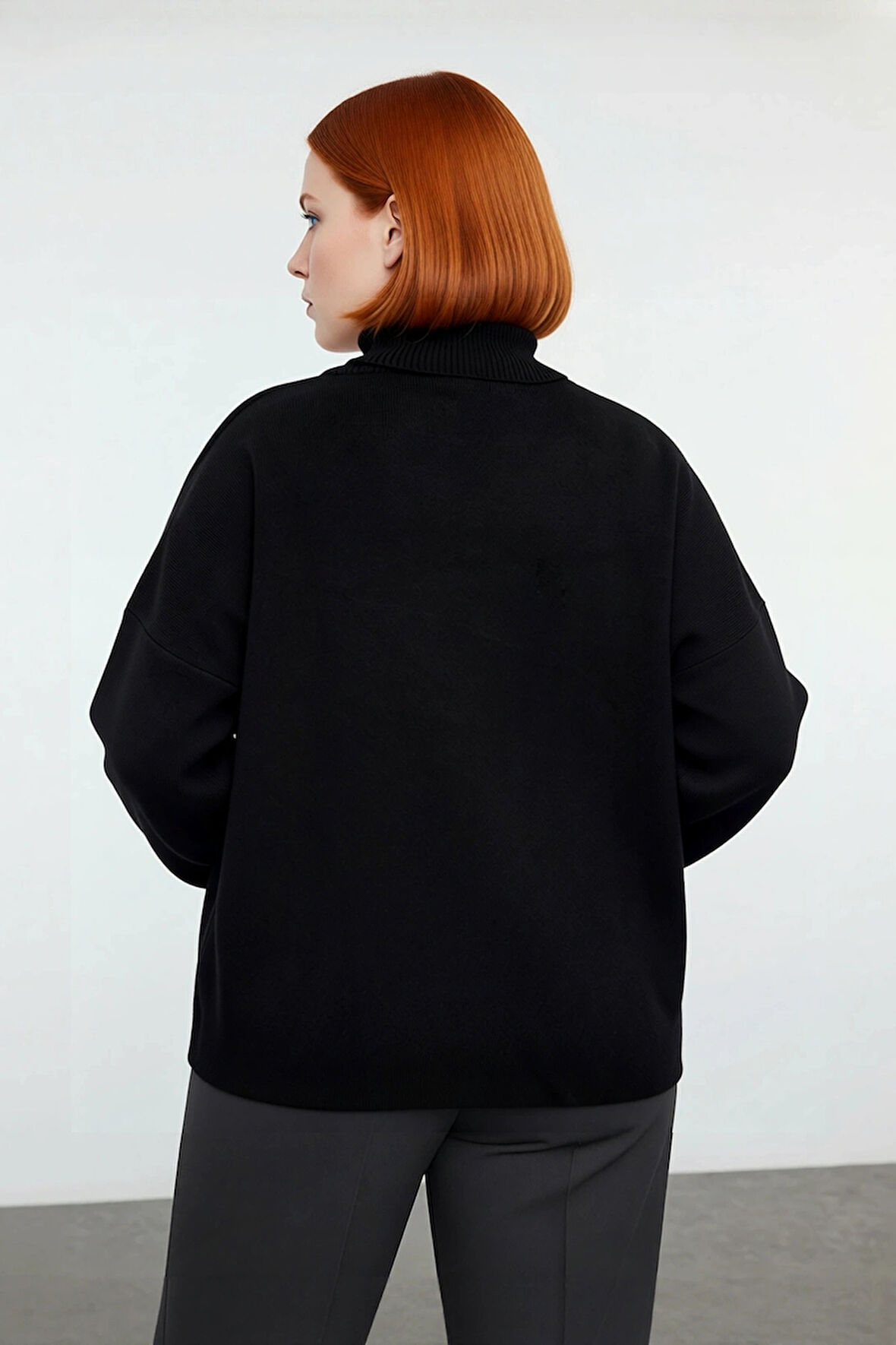 Kadın Düz Relaxed Kalıp Balıkçı Yaka Düşük Kol Triko Kazak Kış Kombinlerine Konfor Katıyor