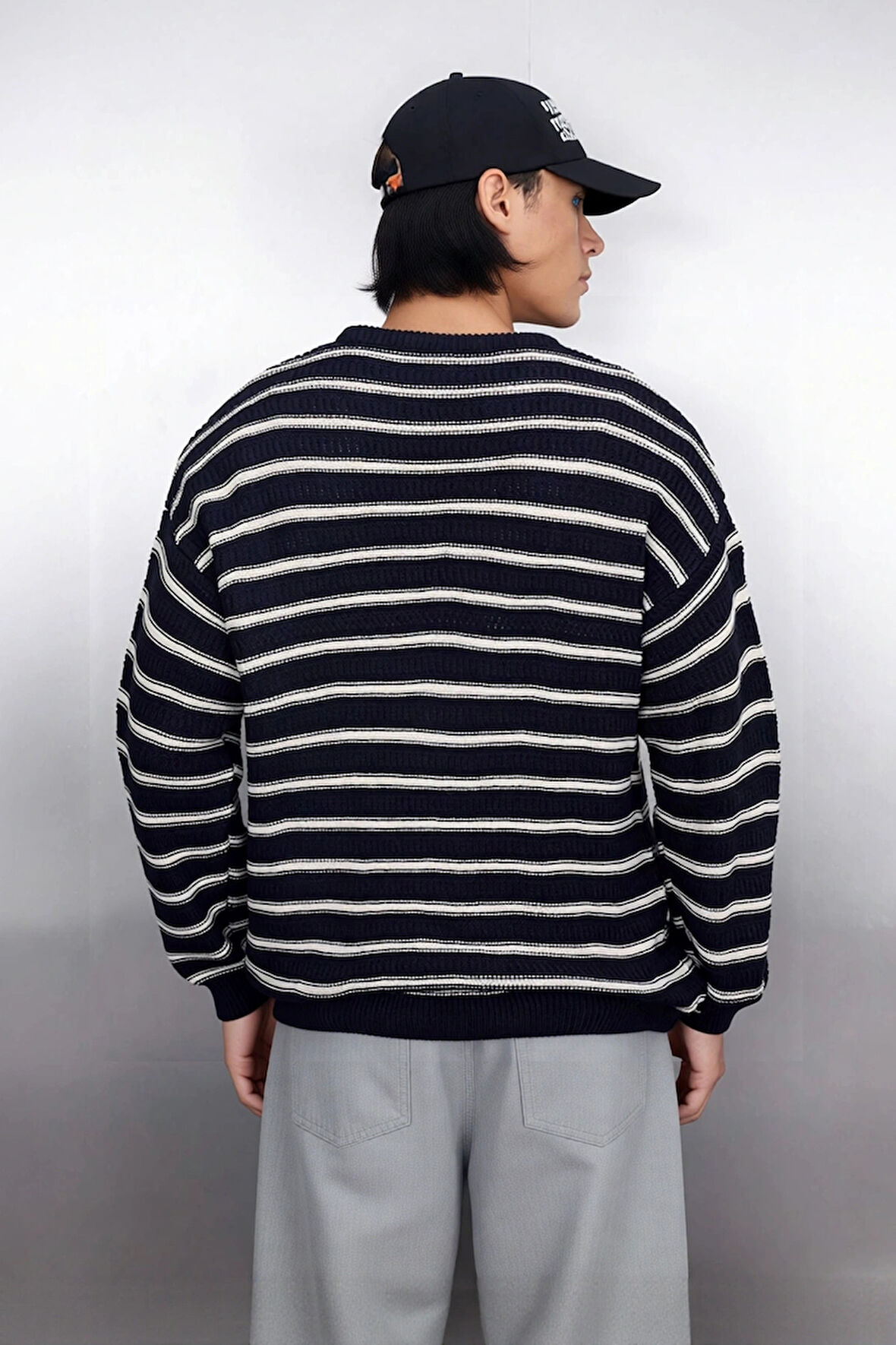 Erkek Oversize Bisiklet Yaka Çizgili Triko Kazak Günlük Kombinler İçin Konforlu Ve Trend Bir Stildir