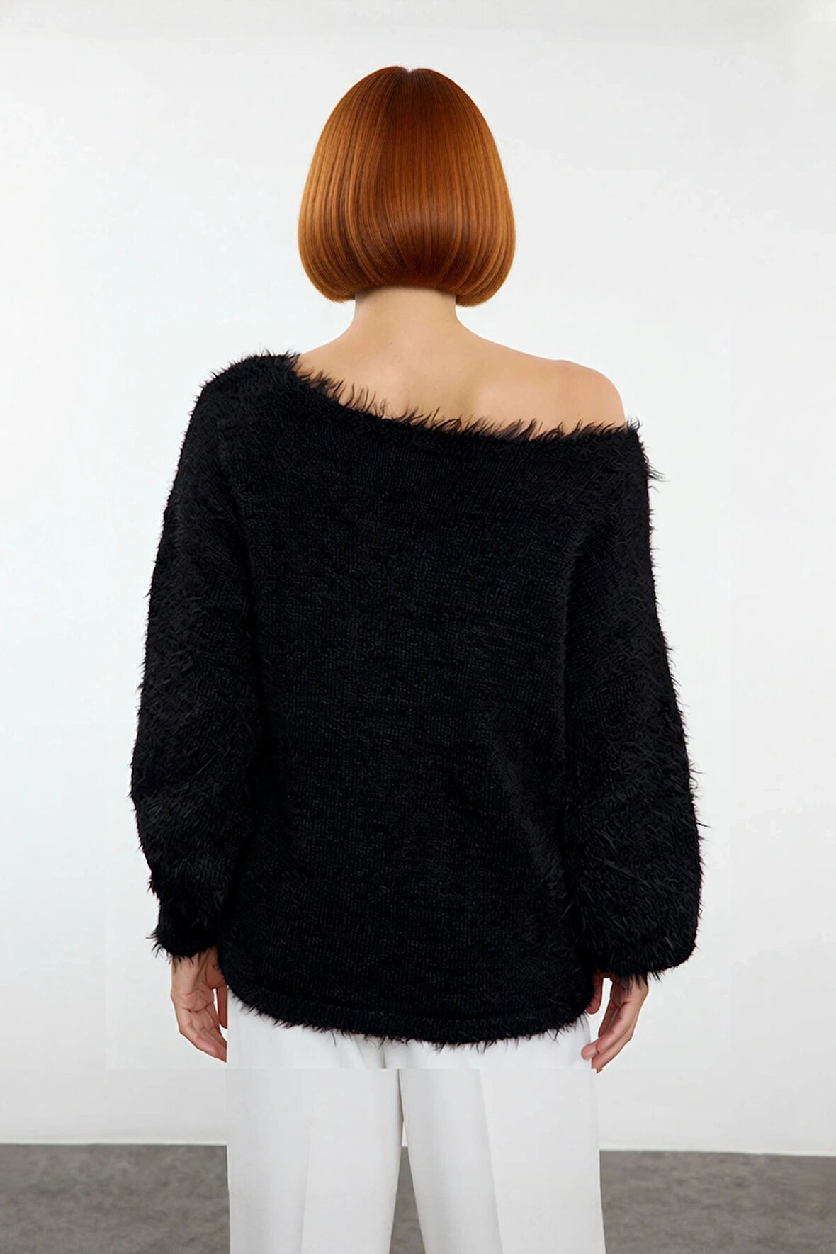 Kadın Kayık Yaka Kalın Tüylü Dokulu Triko Kazak Standart Kollu Kış Günleri İçin Konforlu Kaliteli