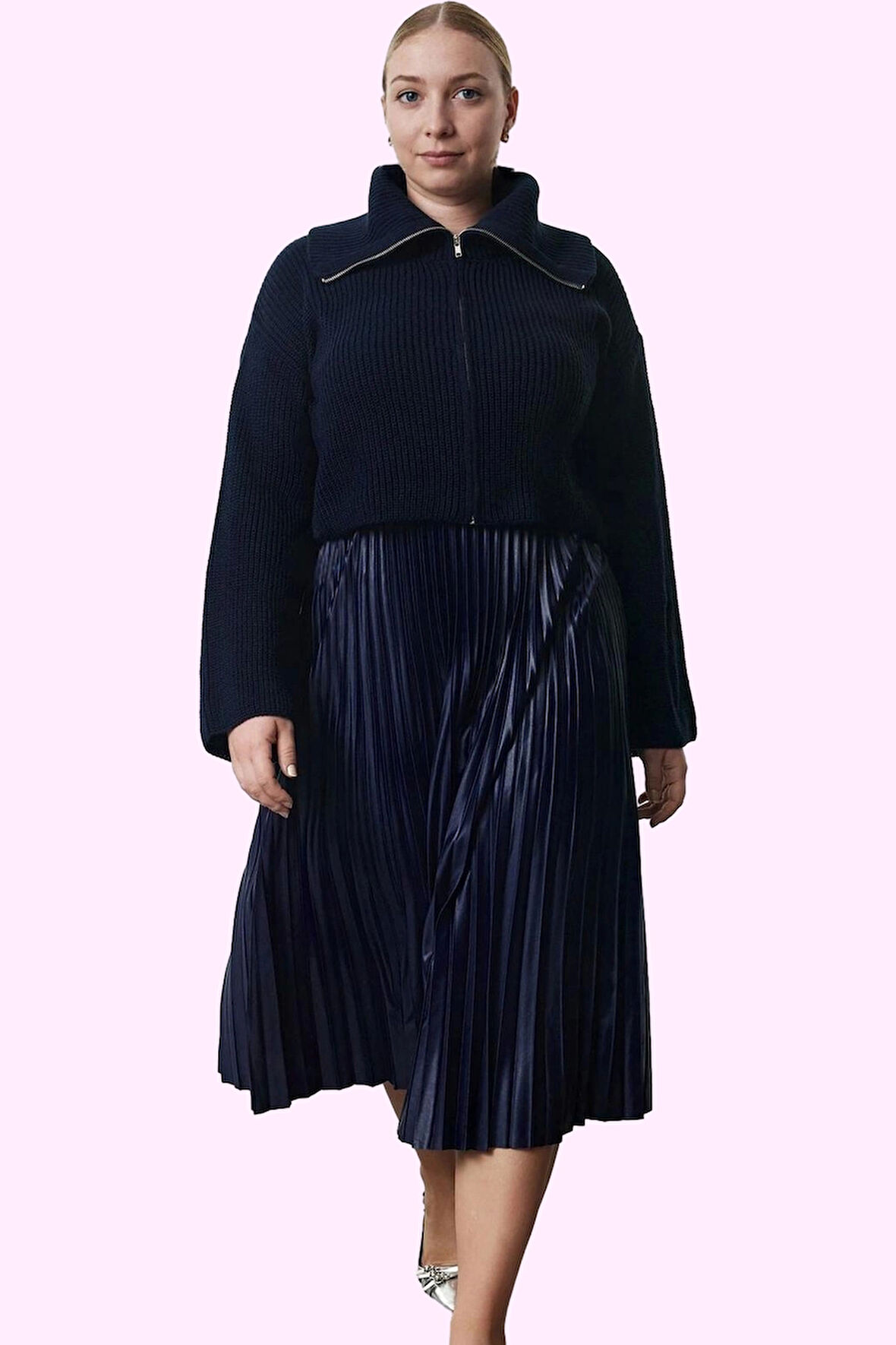 Kadın Kemer Detaylı Midi Boy Pileli Etek Günlük Kombinler Hafta Sonu Yaz Aylarının Vazgeçilmezi