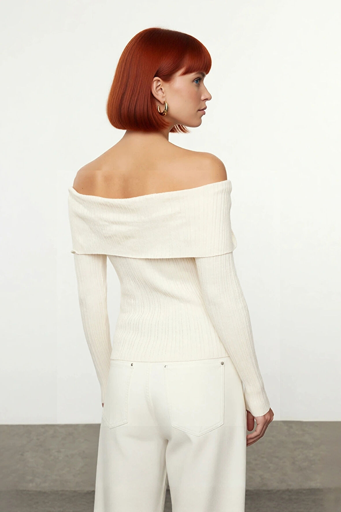 Kadın Modern Carmen Yaka Fitted Akrilik Triko Uzun Kollu Kazak Gündüzden Geceye Kusursuz Şıklık