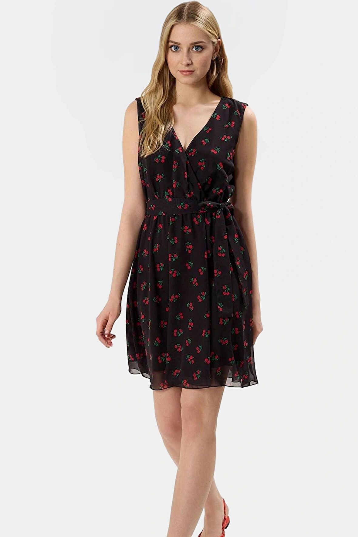 Yazlık Mini Elbise Dokuma Şifon Kumaş V Yaka Nakışlı Astarlı Profesyonel Görünüm Yüksek Kalite