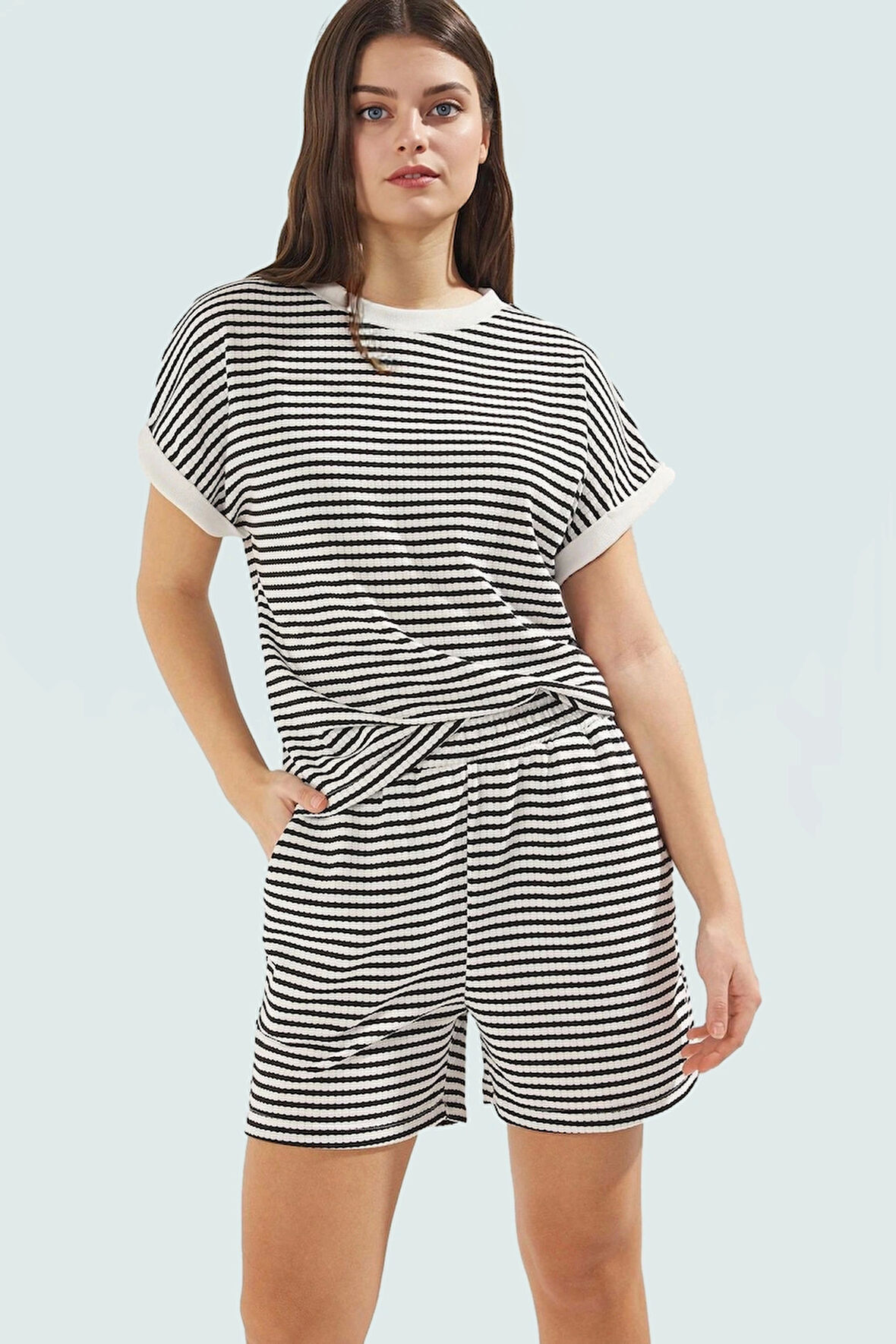 Yazlık Çok Çizgili Örme Kısa Alt Üst Takım; Nefes Alan Kumaş; Regular Kalıp Rahat Ve Şık
