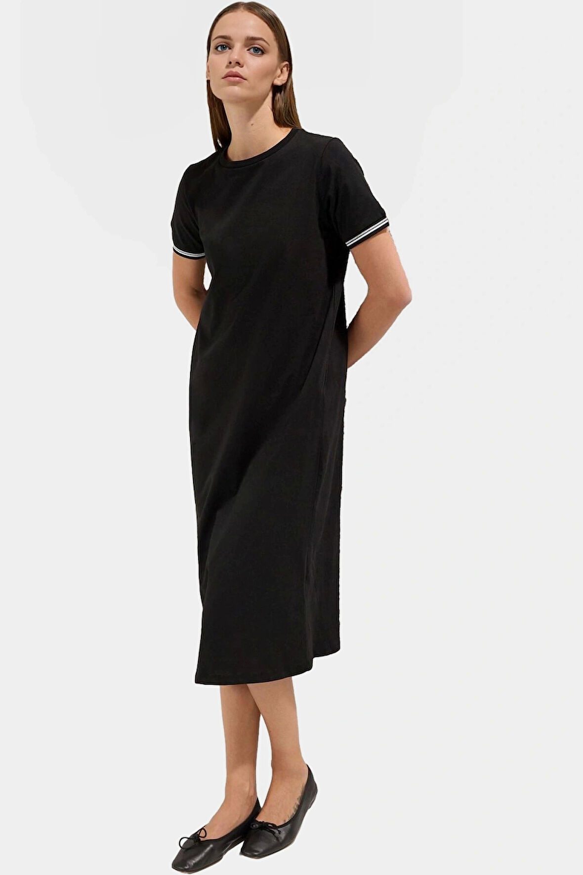 Yazlık Midi Elbise Örme Kumaş Bisiklet Yaka Relaxed Kalıp Yırtmaç Detayı Uzun Ömürlü