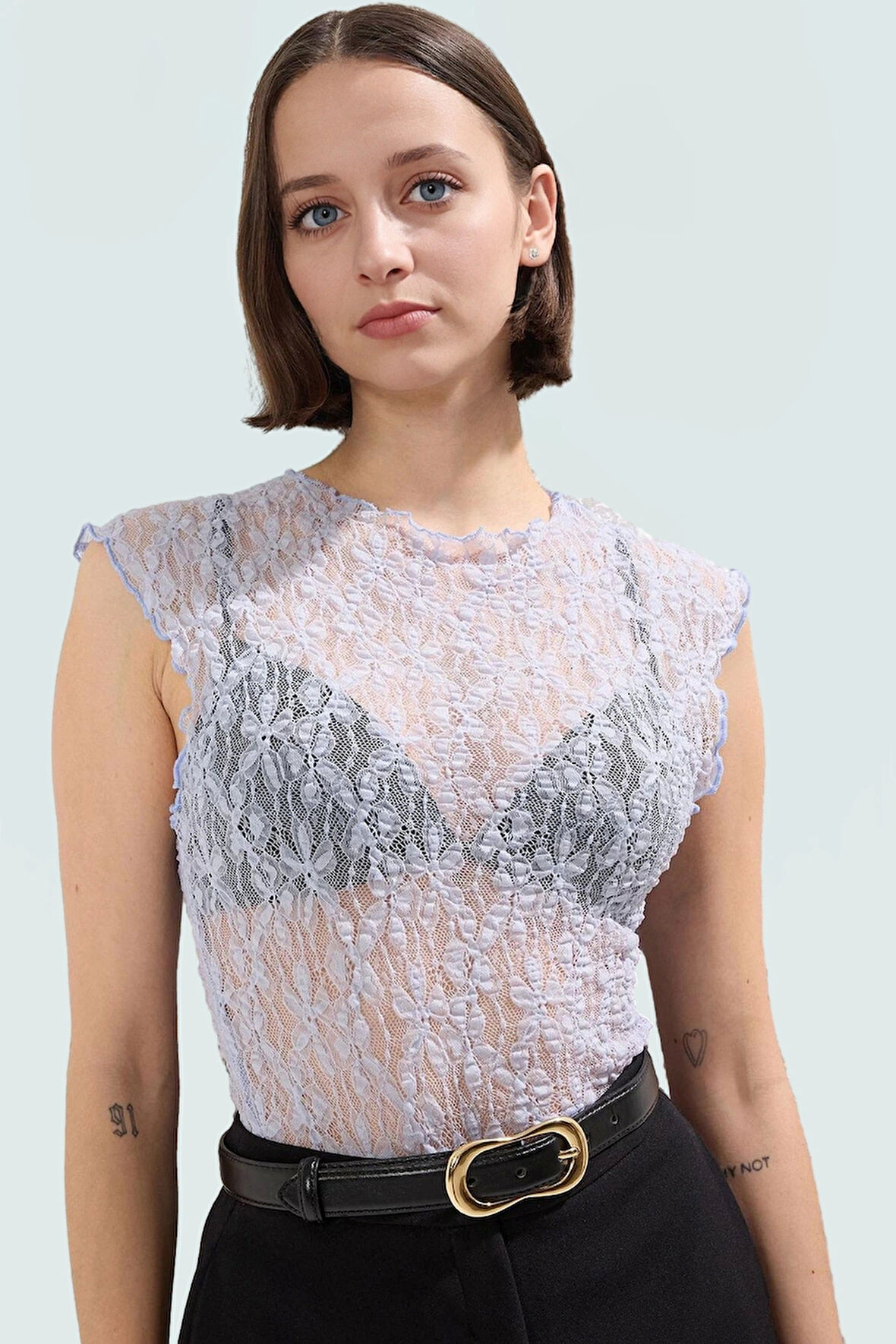 Rahat ve Şık Dantelli Örme Bluz Yaz Günleri İçin İdeal Seçim Modern Stil Özel Tasarım