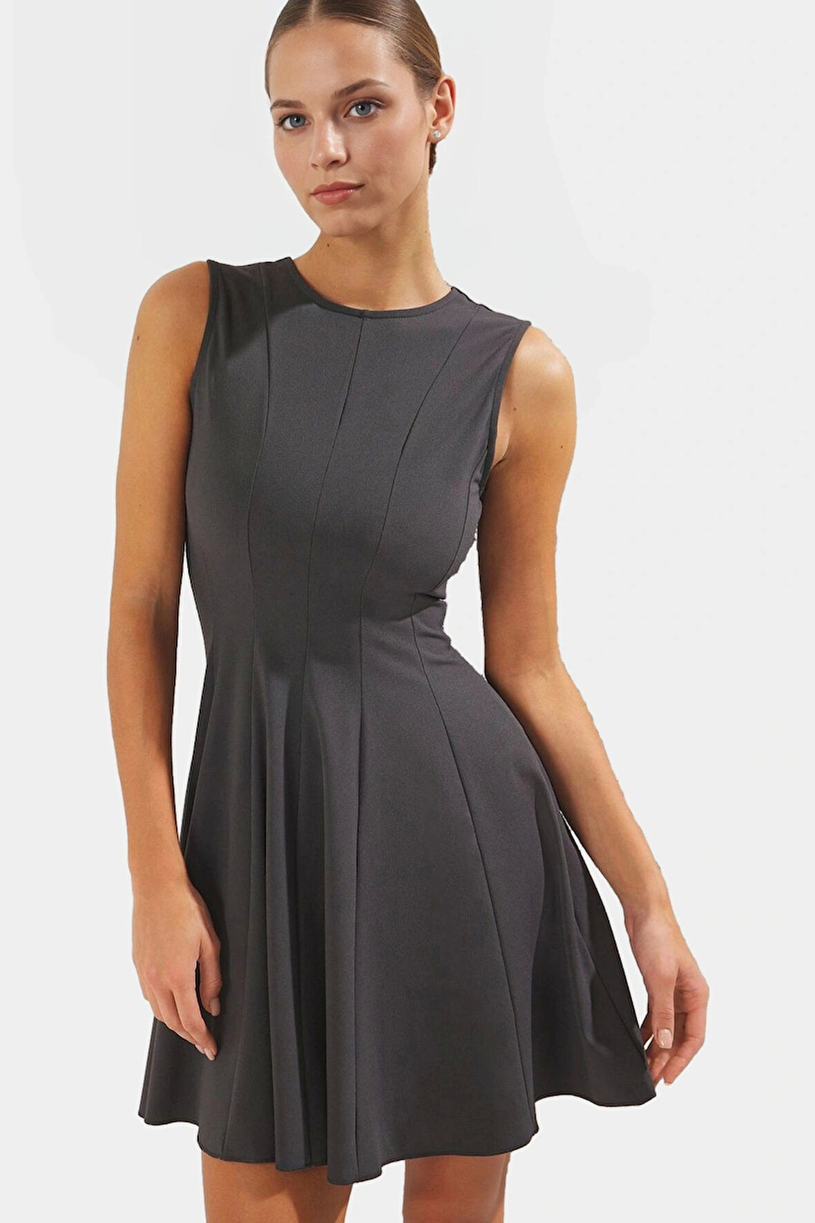 Örme Mini Elbise Volanlı Etek Bisiklet Yaka 88 cm Boy Rahat Günlük Seçkin Malzeme Şık Görünüm